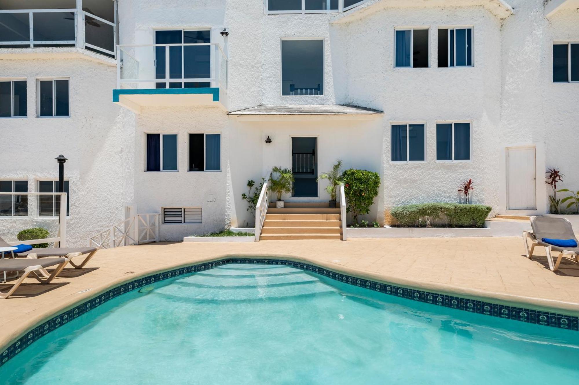 Luxe Discovery Bay