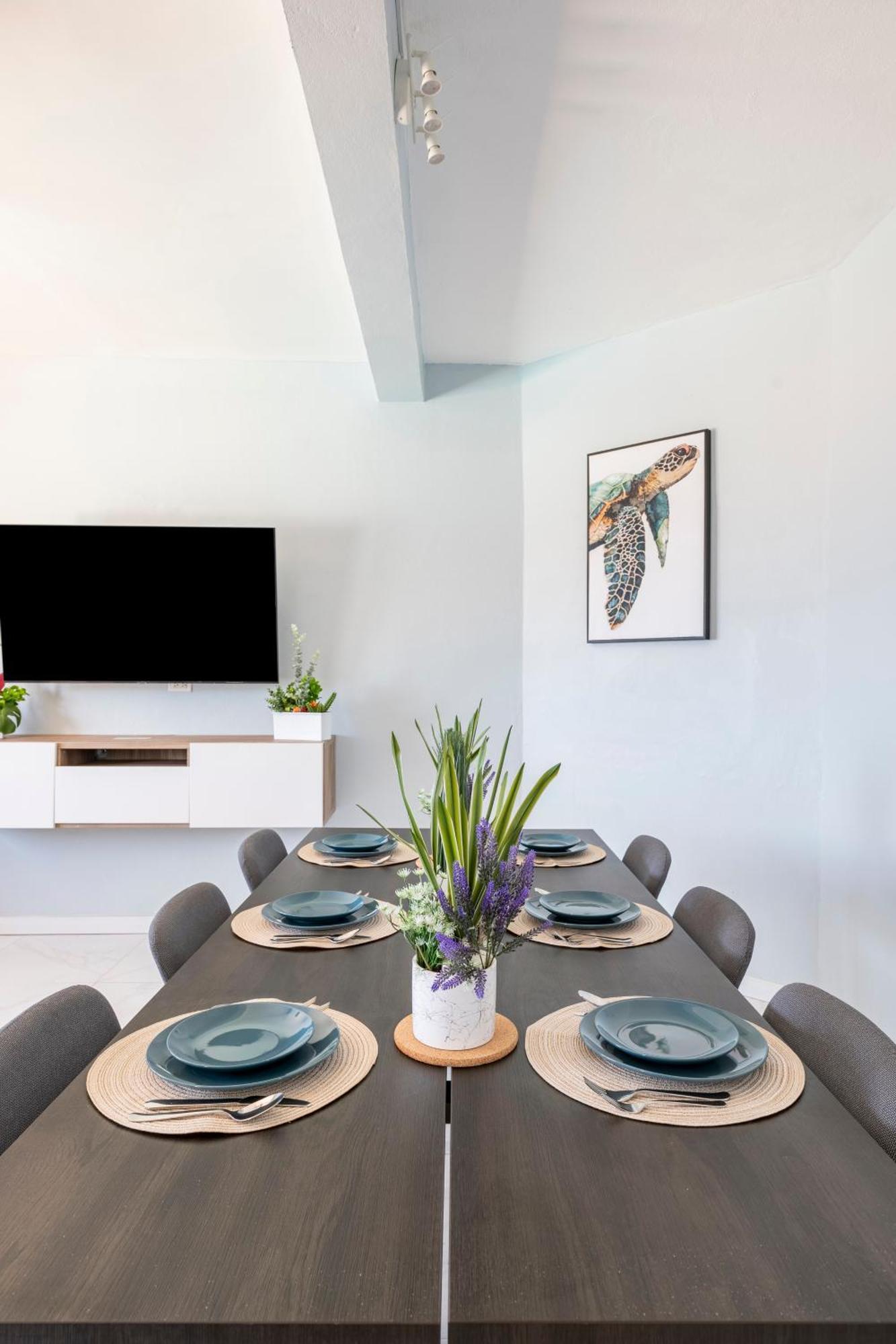 Luxe 2* Discovery Bay