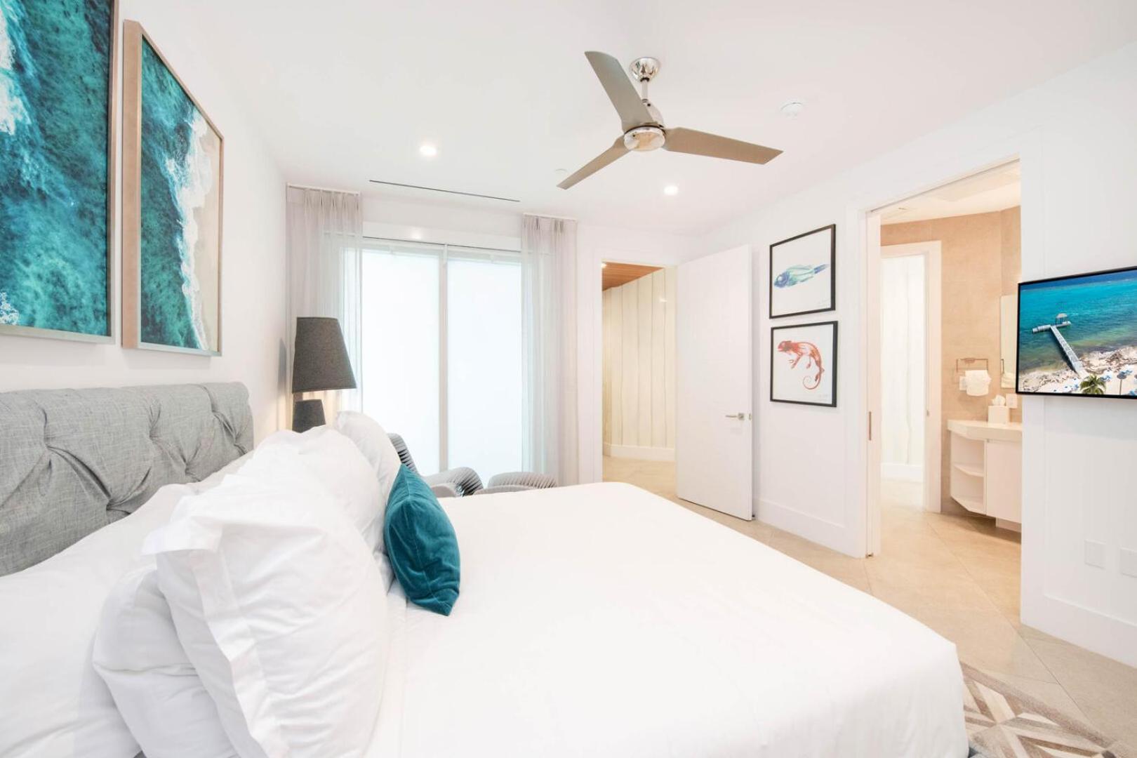 Point 501 Penthouse Apartment *