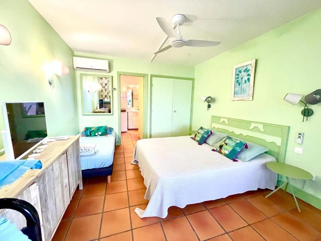 Guadeloupe- Saint-francois- Anse Des Rochers - Quart De Etage - Vue Mer- 4 Personnes - Lit Bebe Sur Demande - Citerne Et Wifi Prives -animaux Ok-acces Direct -apnee Bien-etre Experience Sur Demande Avec Instructeur A * Saint-Francois (Grande-Terre)