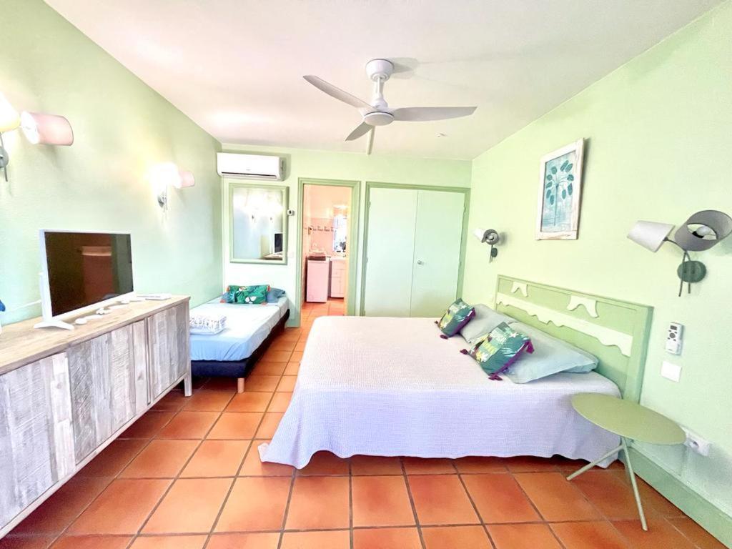 Guadeloupe- Saint-francois- Anse Des Rochers - Quart De Etage - Vue Mer- 4 Personnes - Lit Bebe Sur Demande - Citerne Et Wifi Prives -animaux Ok-acces Direct -apnee Bien-etre Experience Sur Demande Avec Instructeur A Apartment Saint-Francois (Grande-Terre)