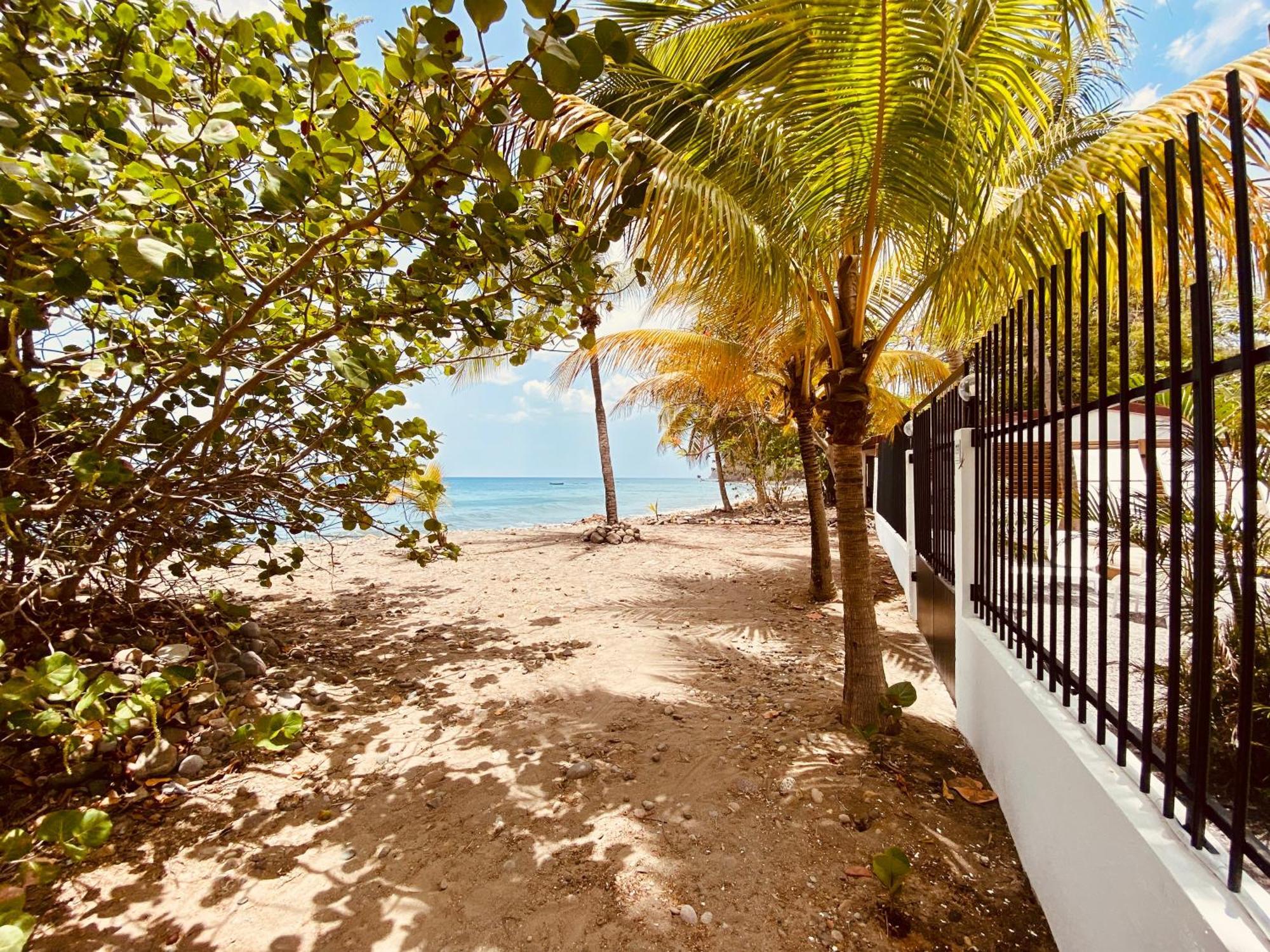 Villa Kay Alice - Beachfront