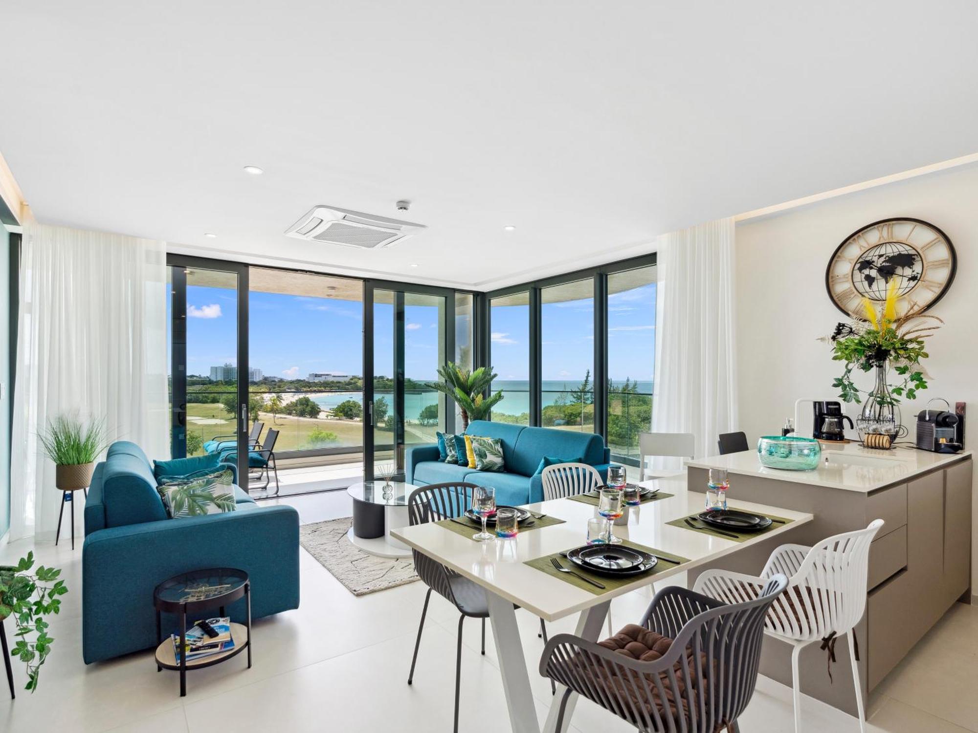 Fourteen At Mullet Bay Apartment