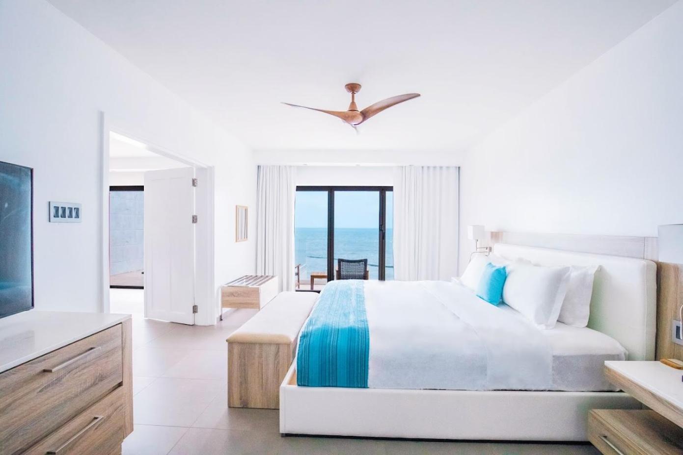 Hodges Bay & Resort