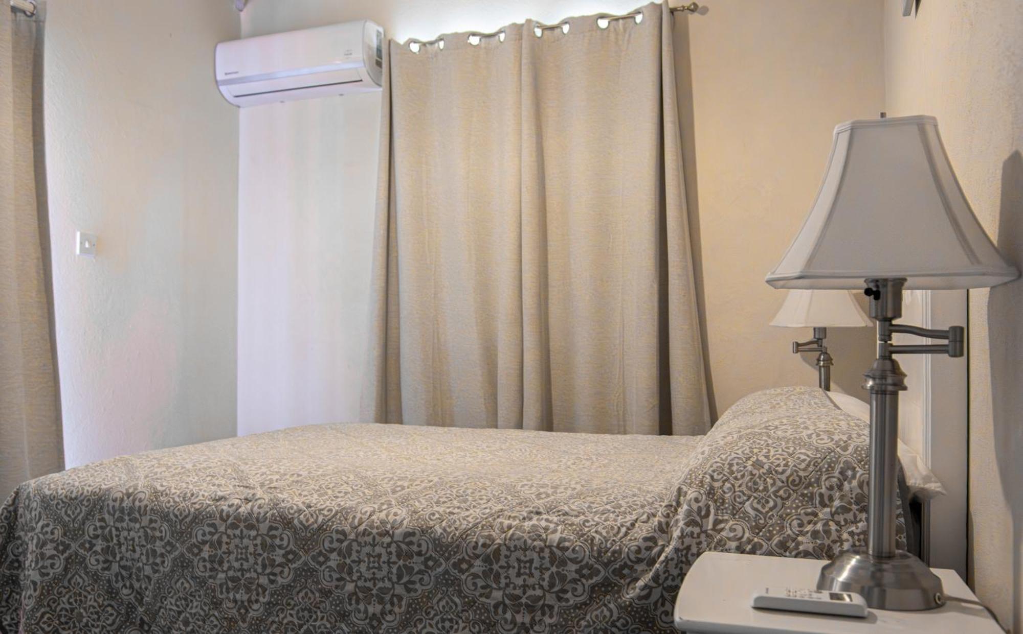 E Prospect St Aparthotel 3*