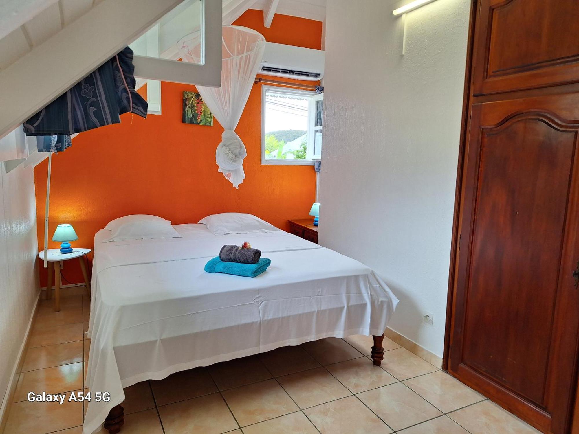 Les Petites Fleurs De Poirier Holiday home
