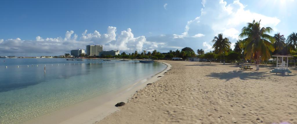 9 * Ocho Rios