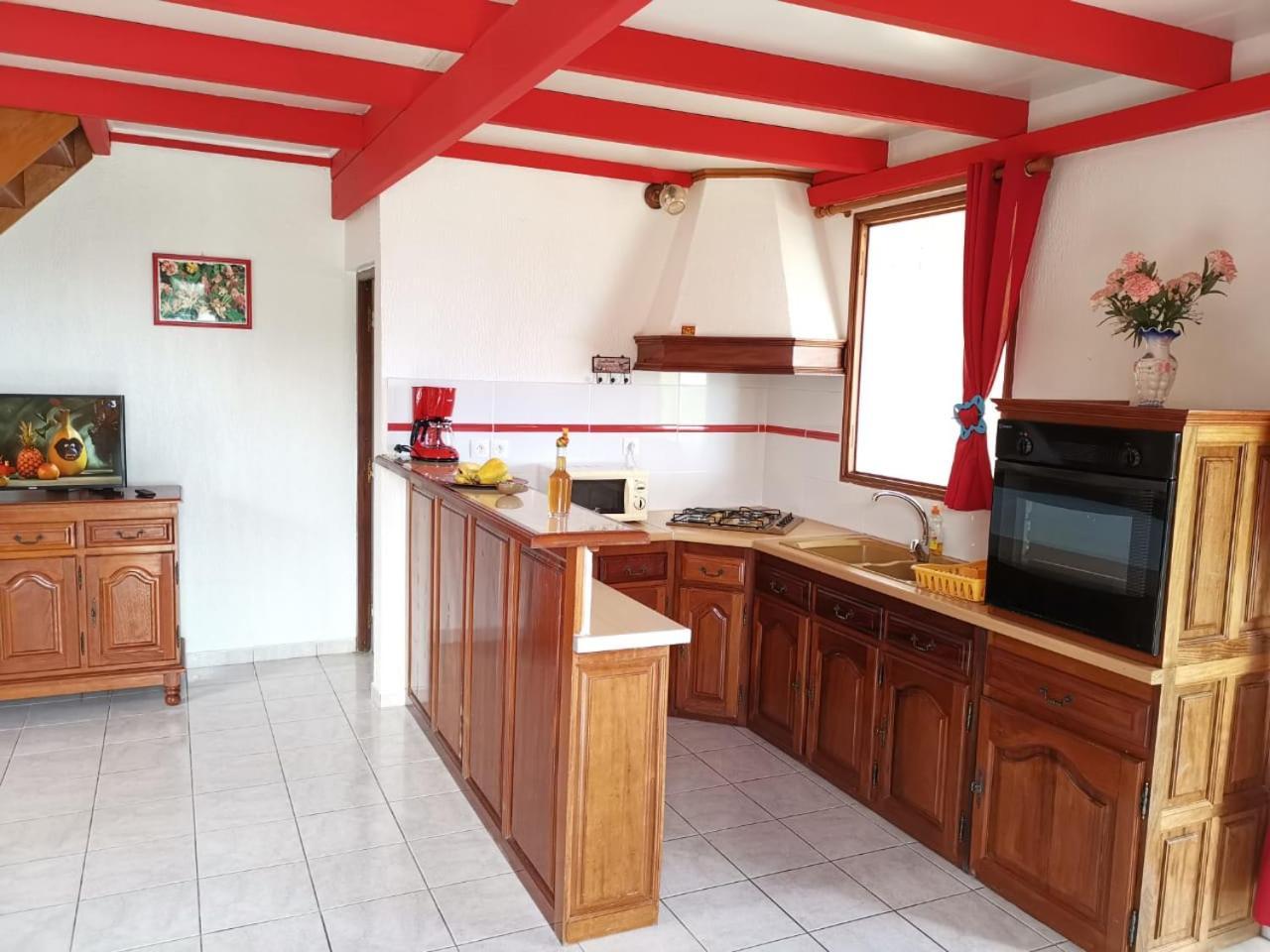Holiday home Les Petites Fleurs De Poirier *