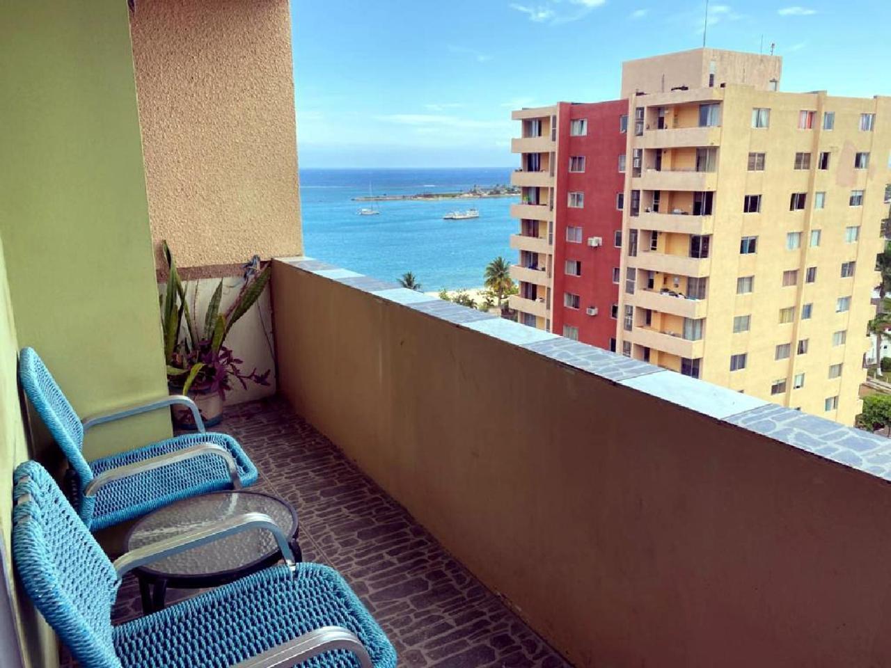 Beach-side At Turtle Towers Apartment