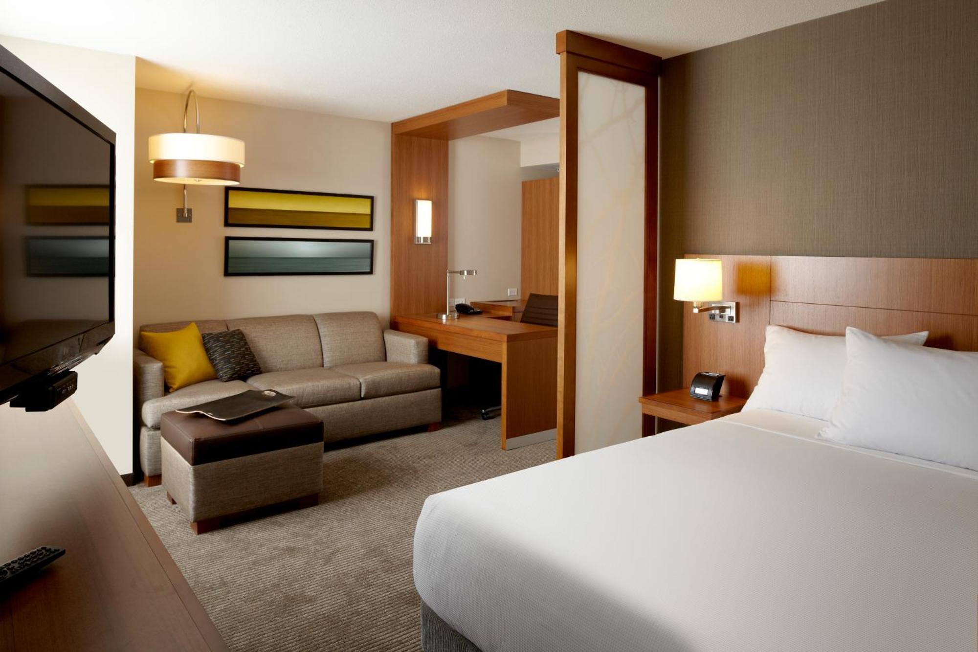 Hyatt Place Hotel 3*