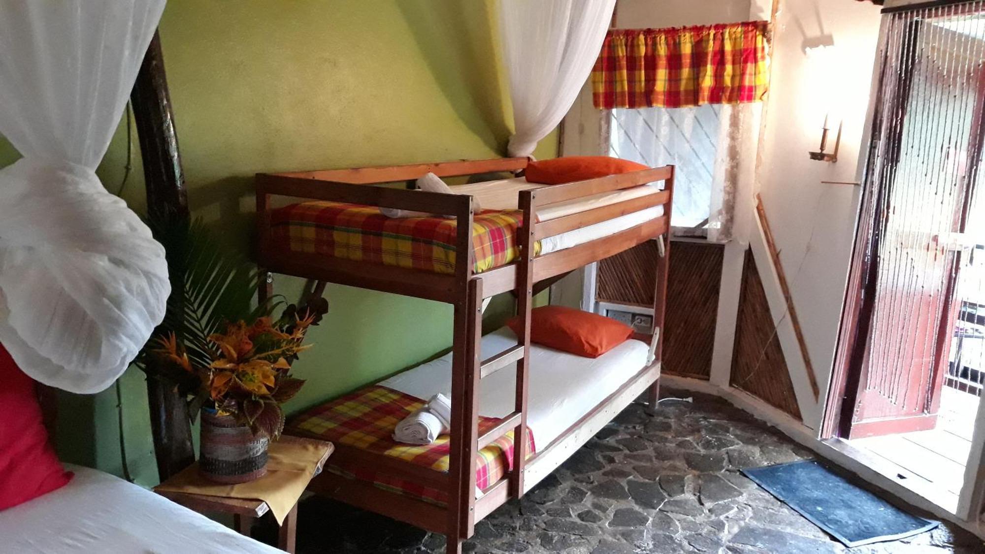 Hibiscus Valley Inn Marigot