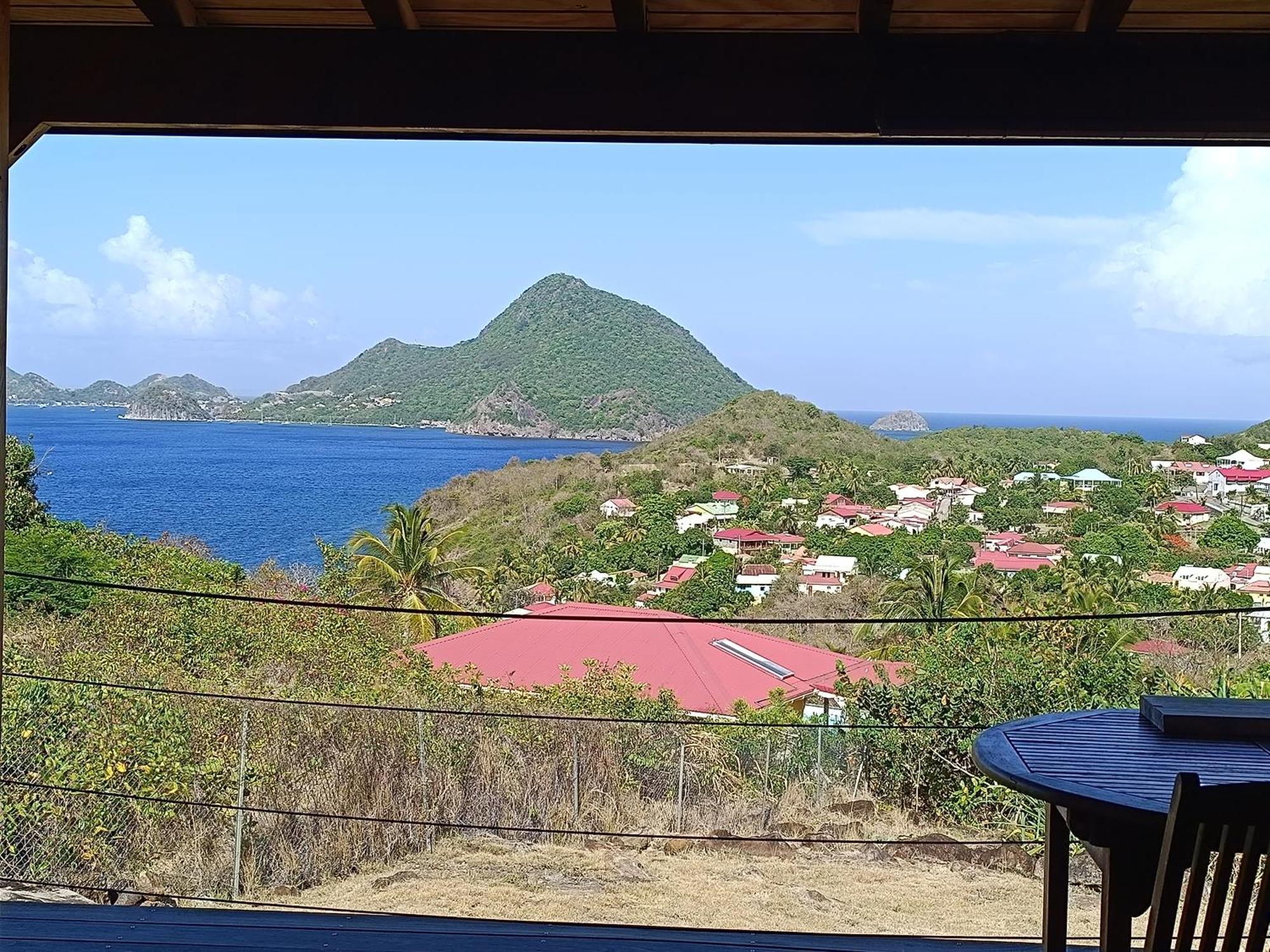 Ti Kaz Anoli En Bois Avec Vue Sur La Baie Holiday home Terre-de-Bas