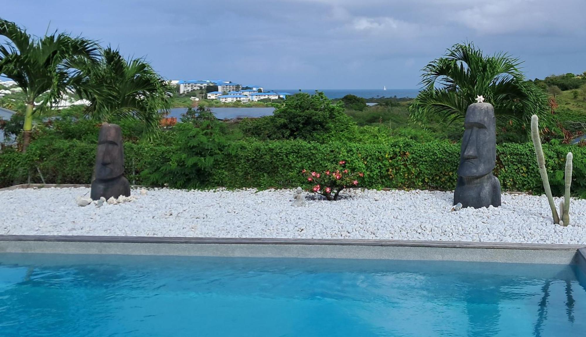 Moai Villa *
