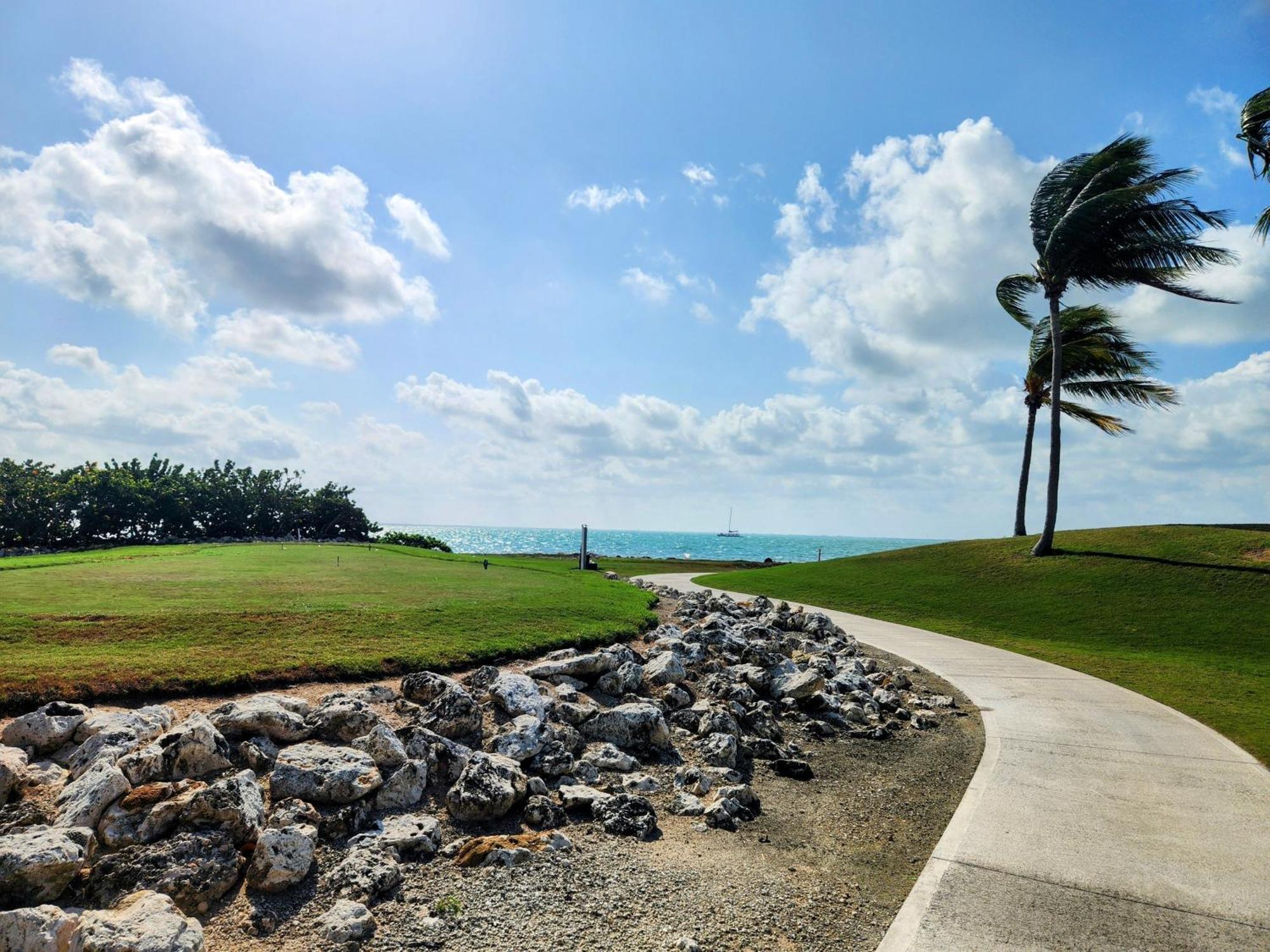 Holiday Grand Cayman By Ihg (adults Only) 3*