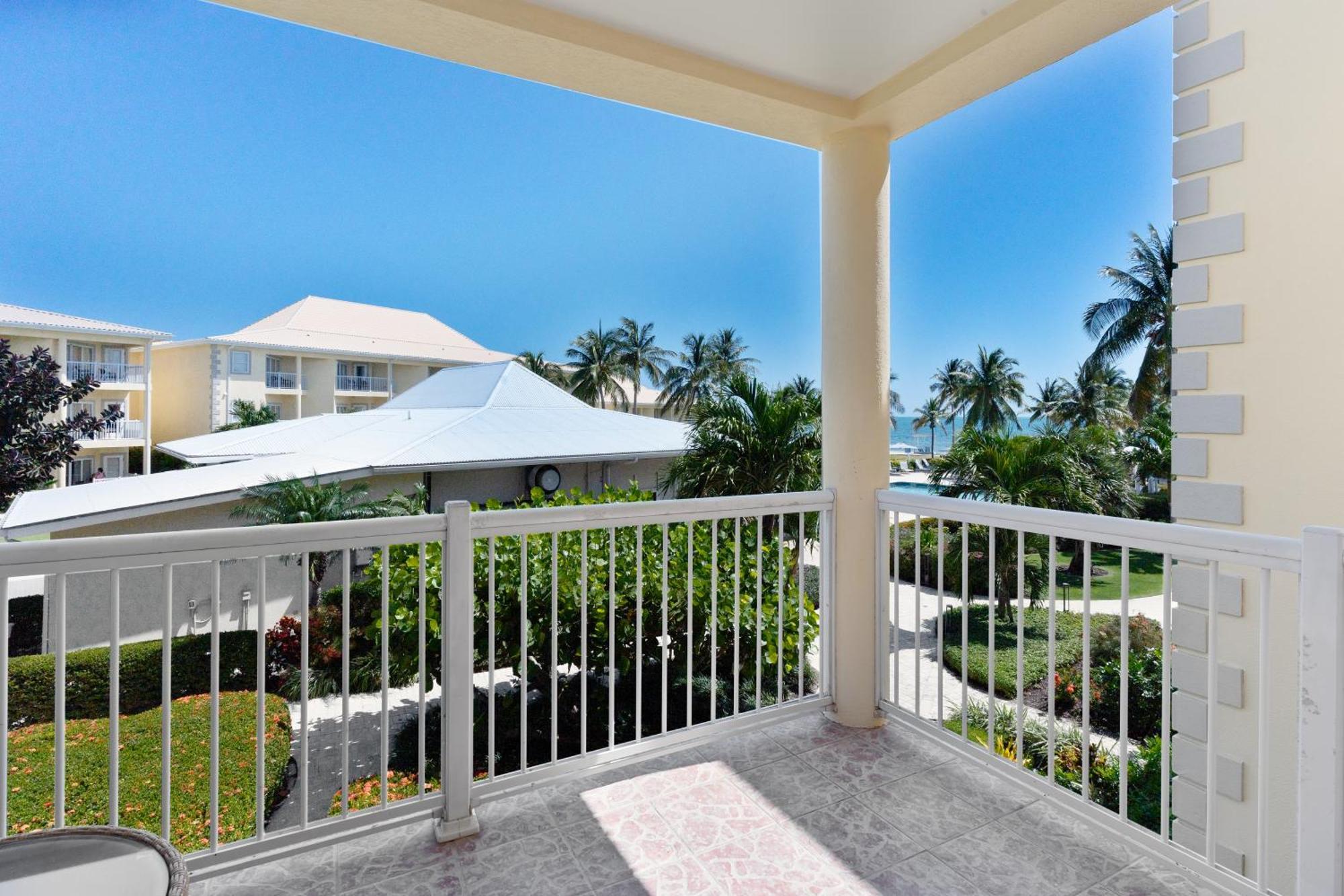 The Grand Caymanian 3*
