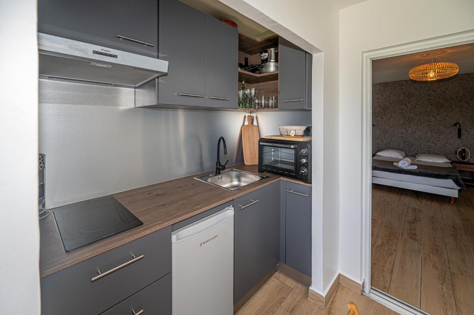 Studio, Piscine Et Vue A La Marina Apartment