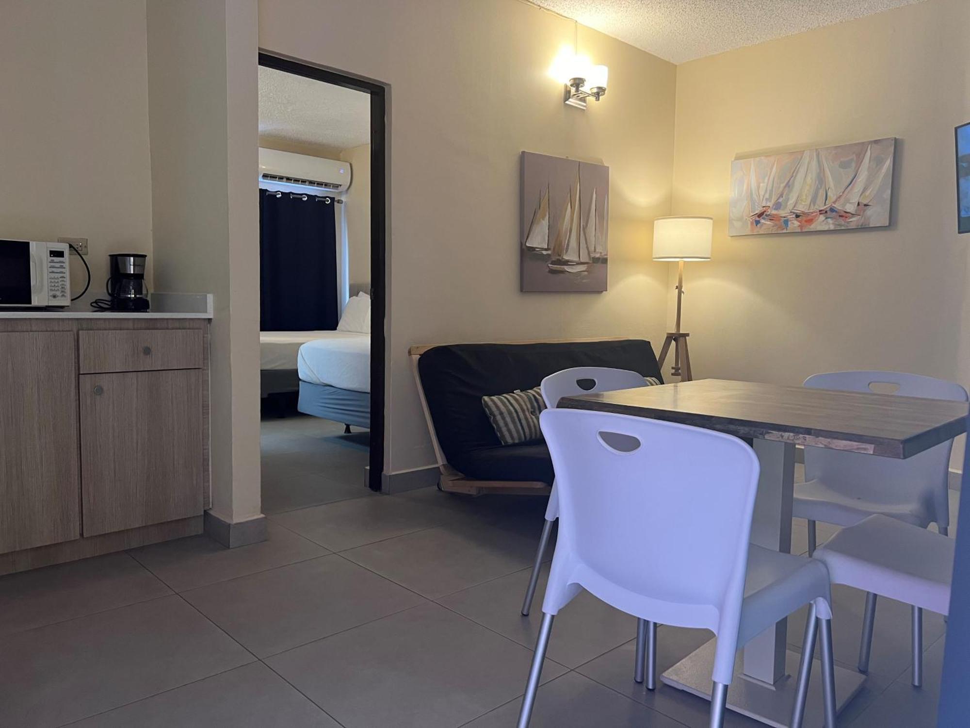 Hotel Del Sol 3*