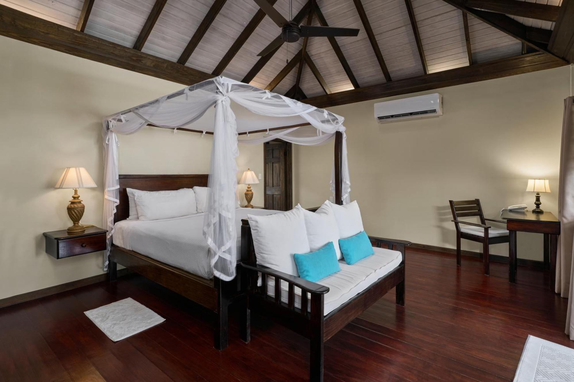 Keyonna Hotel