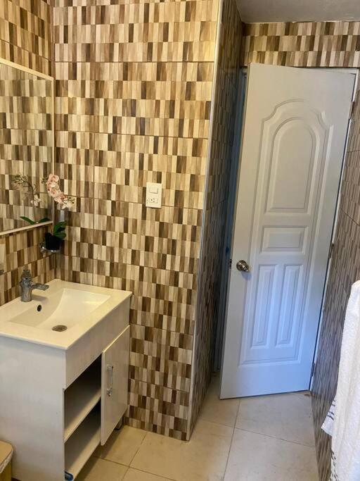 Apartamento Frente A La Playa En Costambar