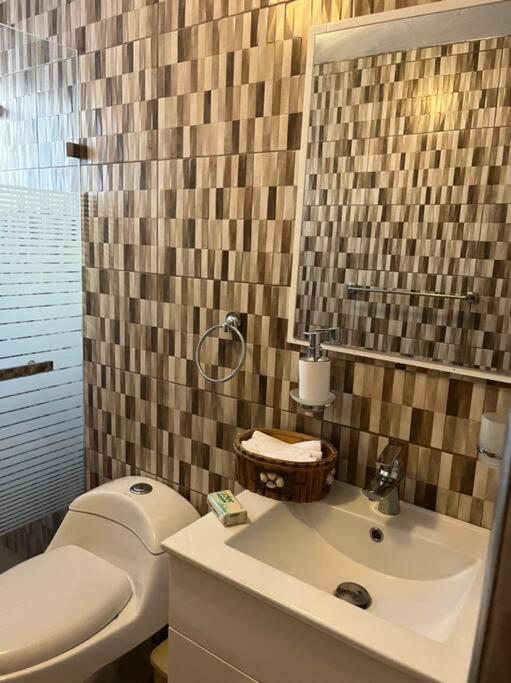 Apartamento Frente A La Playa En Costambar *