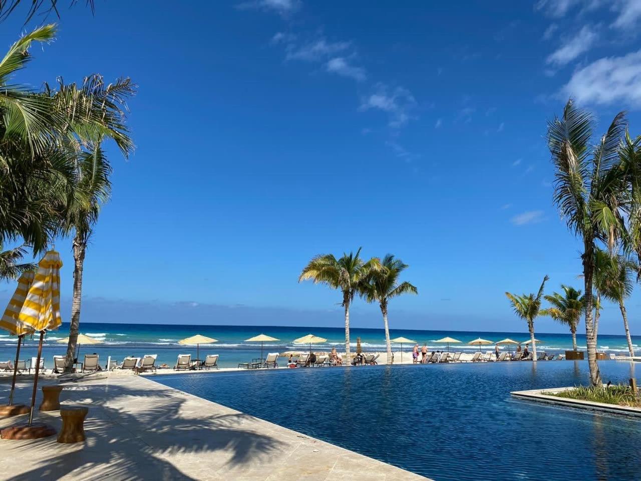 Inn Hospitality Expert Bts 8 - Pool & Bar