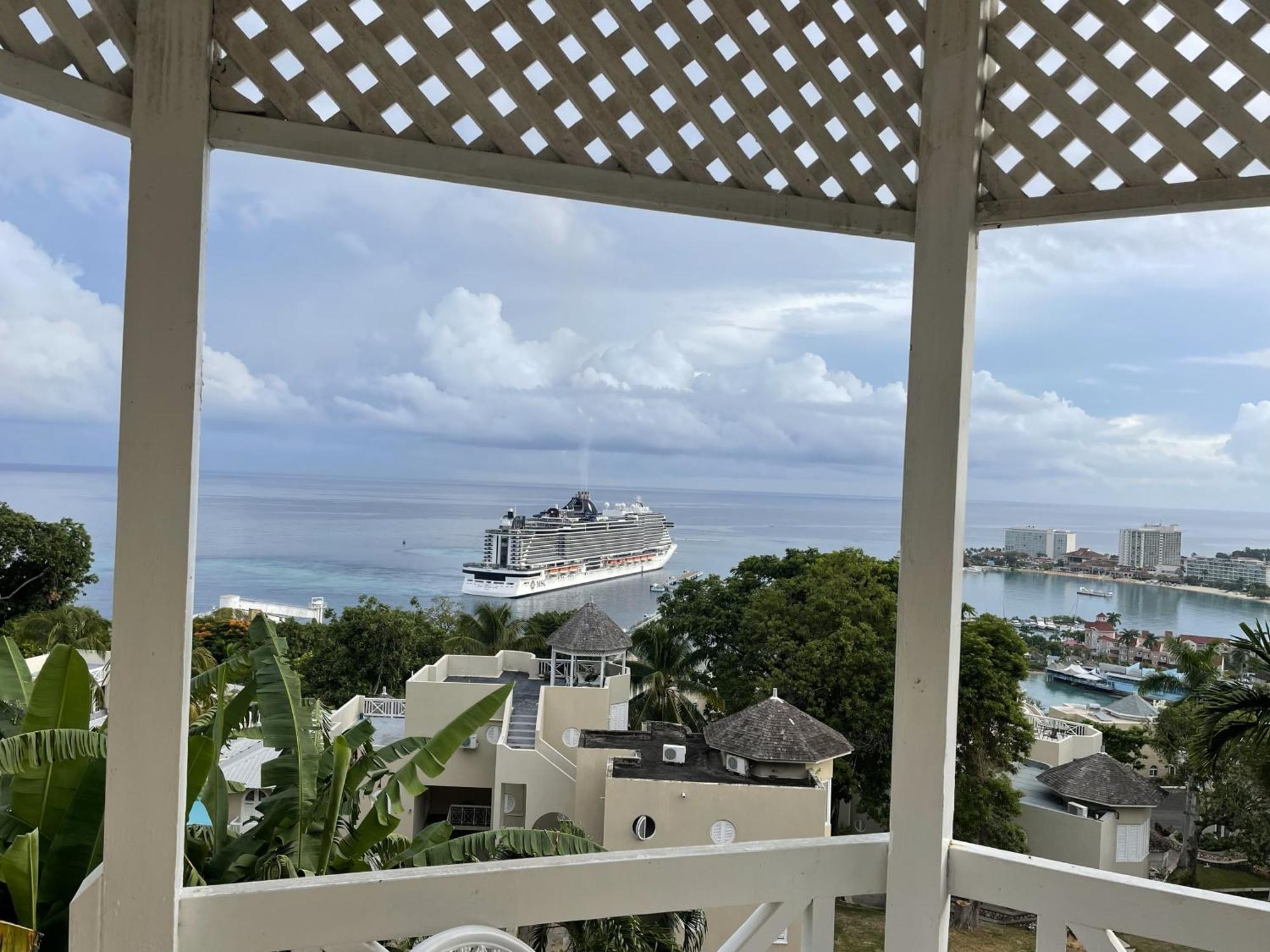 Apartment Oceanbreeze Jamaica Penthouse, 7-minute Walk To Ocho Rios