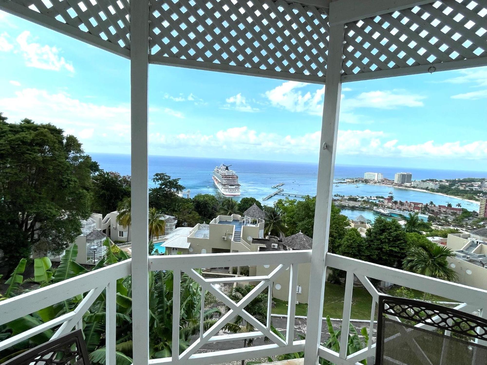 Apartment Oceanbreeze Jamaica Penthouse, 7-minute Walk To Ocho Rios