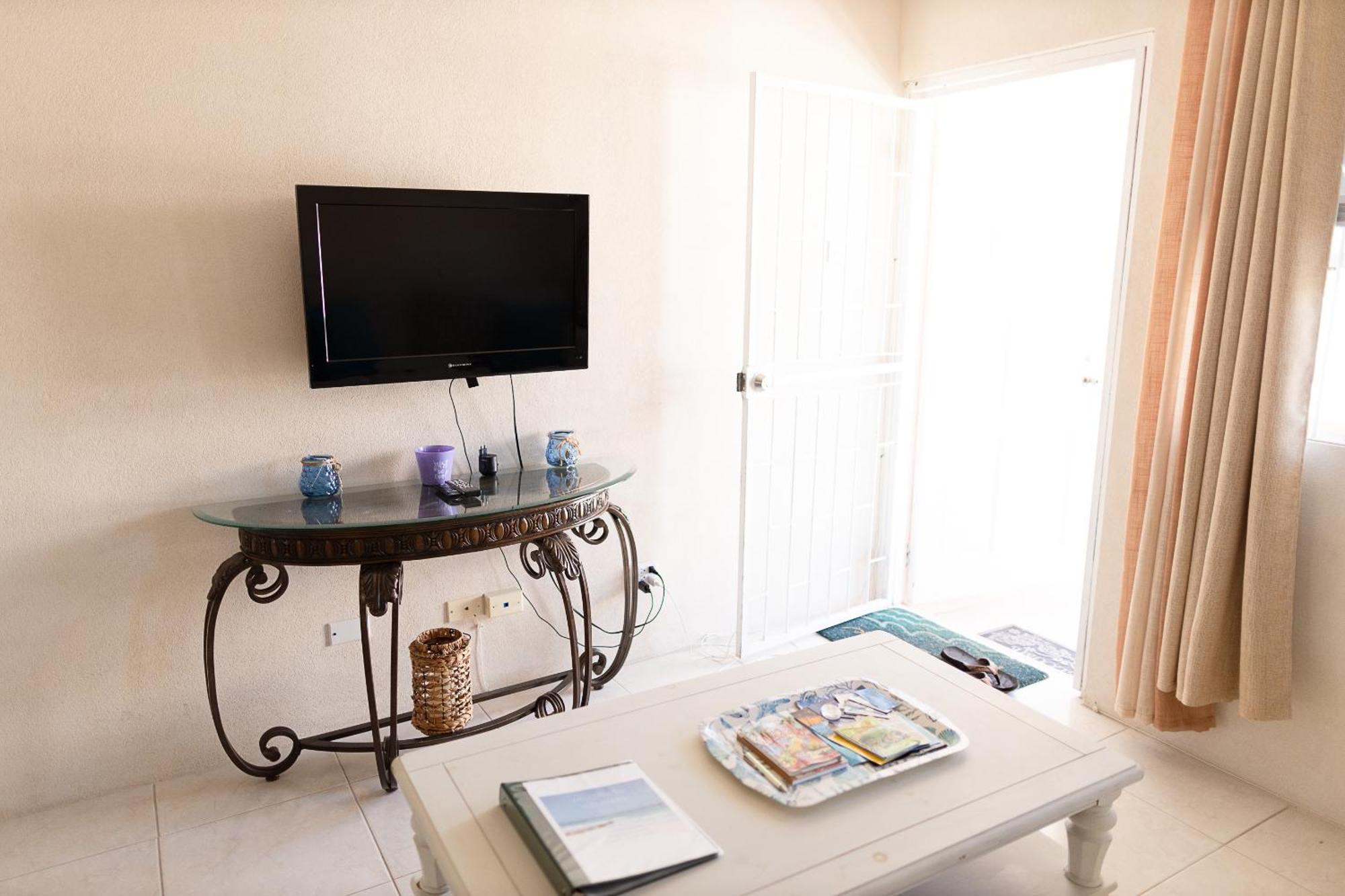 Seashades 2br 1 Full And 1 Half Bathrooms With Pool Close To Sleeps 4 * Christ Church