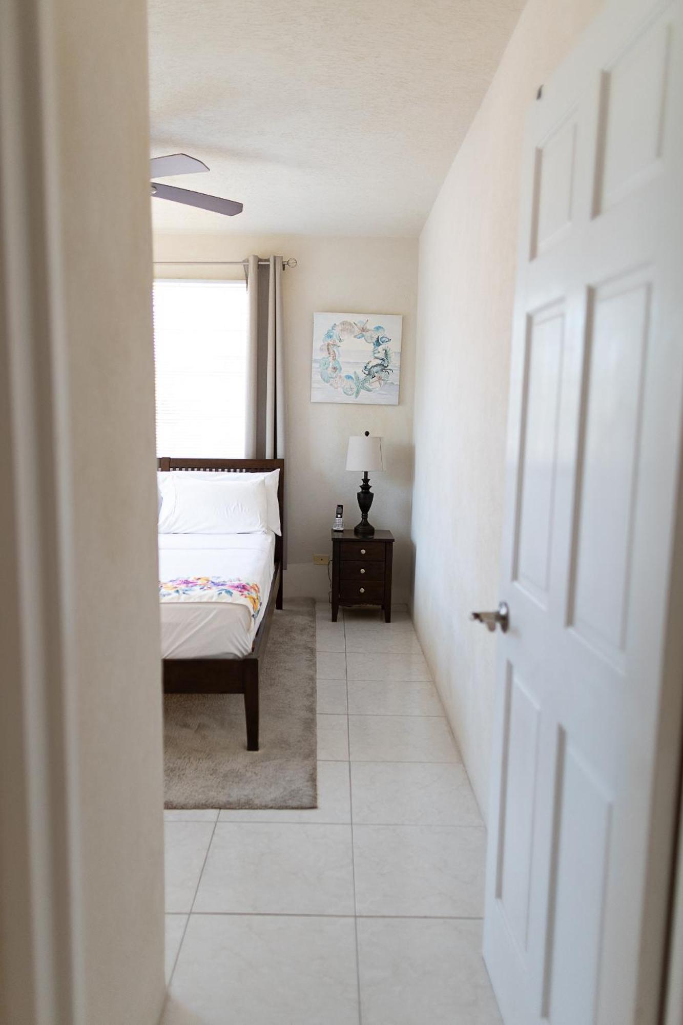 Seashades 2br 1 Full And 1 Half Bathrooms With Pool Close To Sleeps 4 Apartamento Christ Church