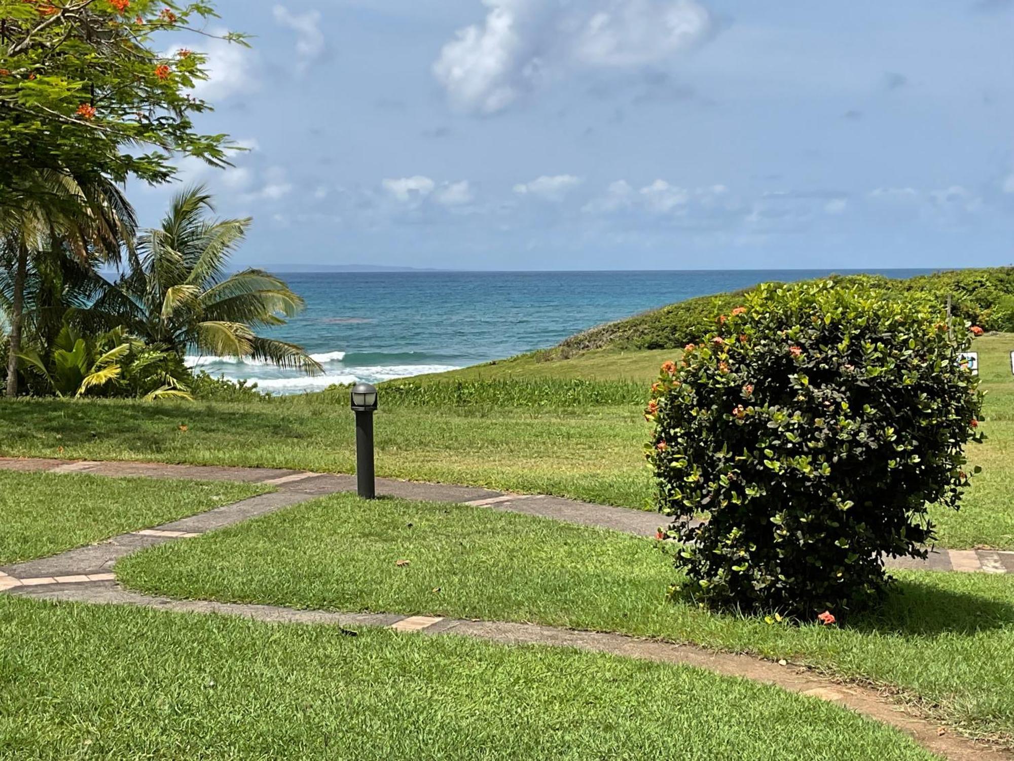 Martial Tropiques: Beachfront With Sea Views In Ste Anne Apartamento