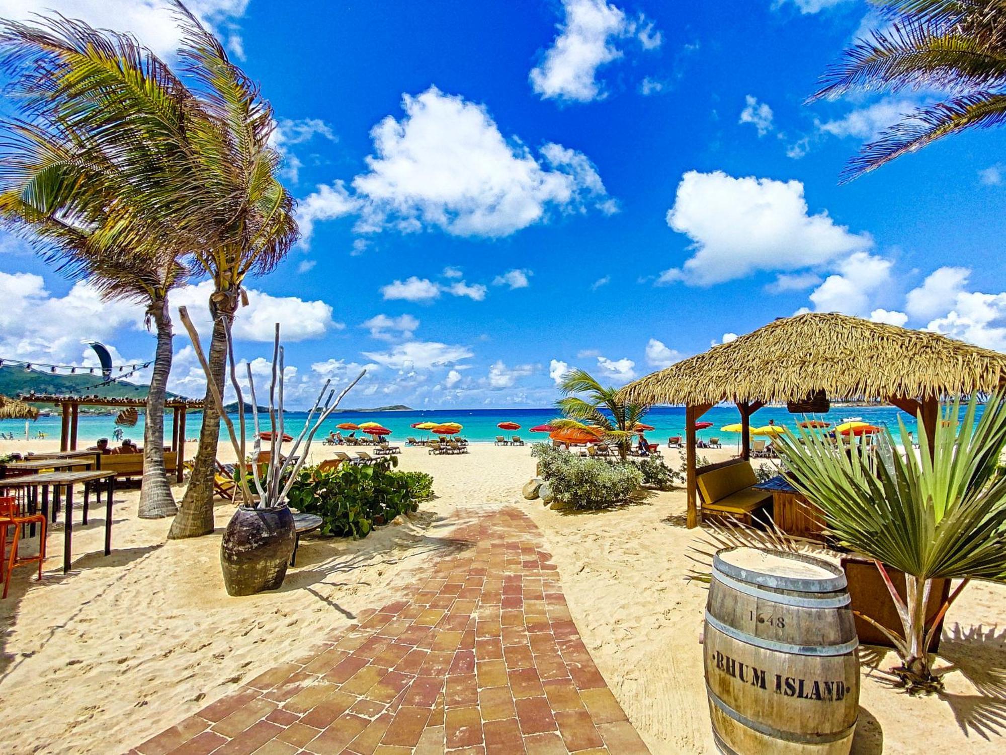 Sable Bleu Elegant 2-bedroom Oceanfront Apartment Orient Bay
