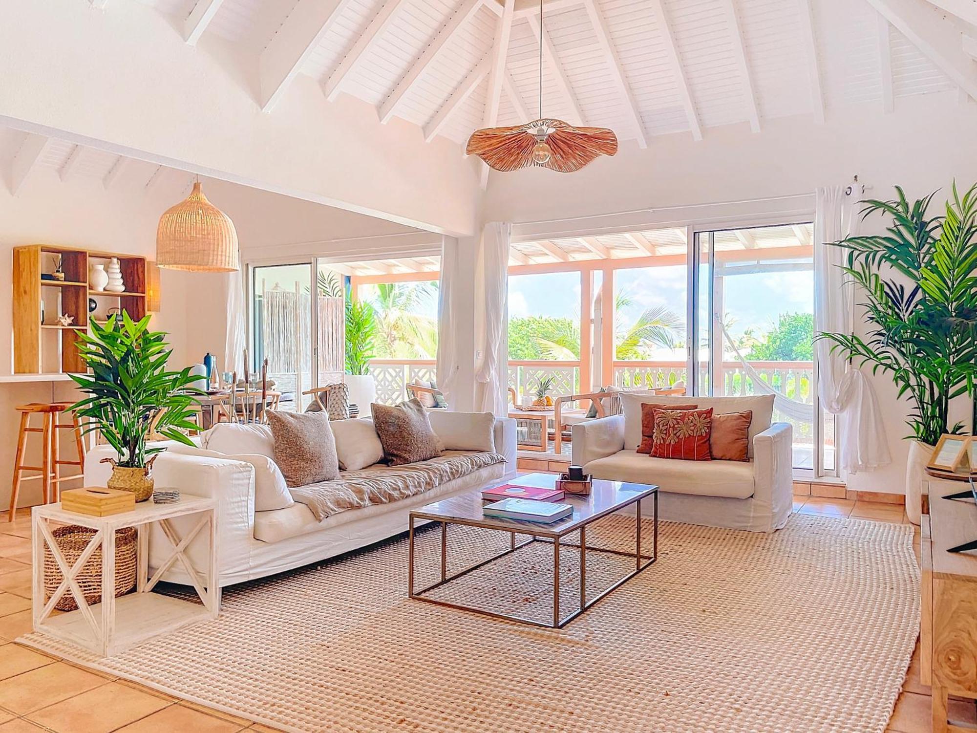 Sable Bleu Elegant 2-bedroom Oceanfront Orient Bay