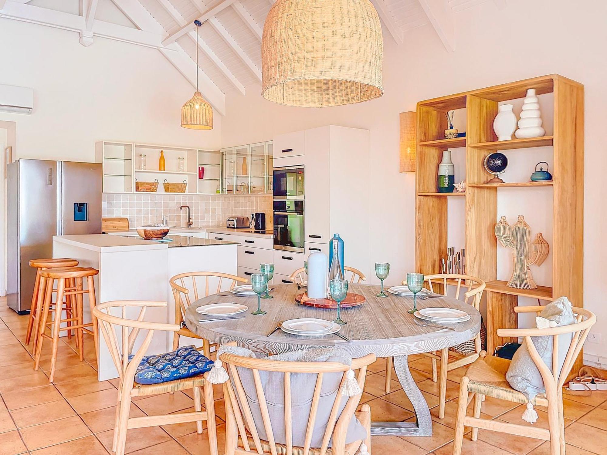Sable Bleu Elegant 2-bedroom Oceanfront Orient Bay