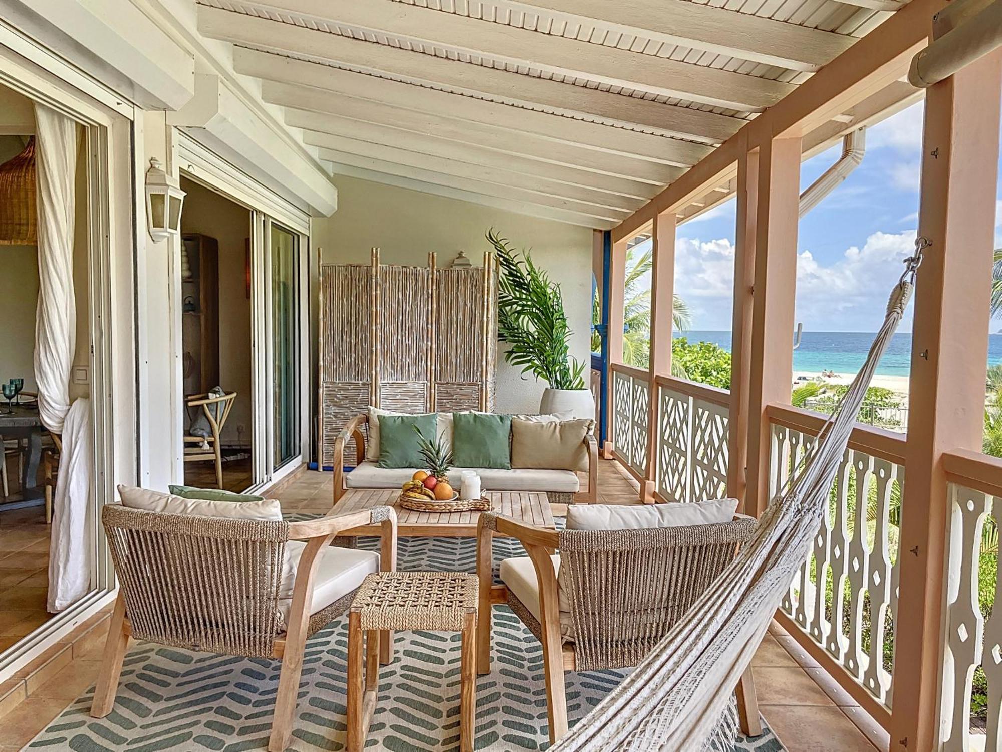 Sable Bleu Elegant 2-bedroom Oceanfront Apartment *