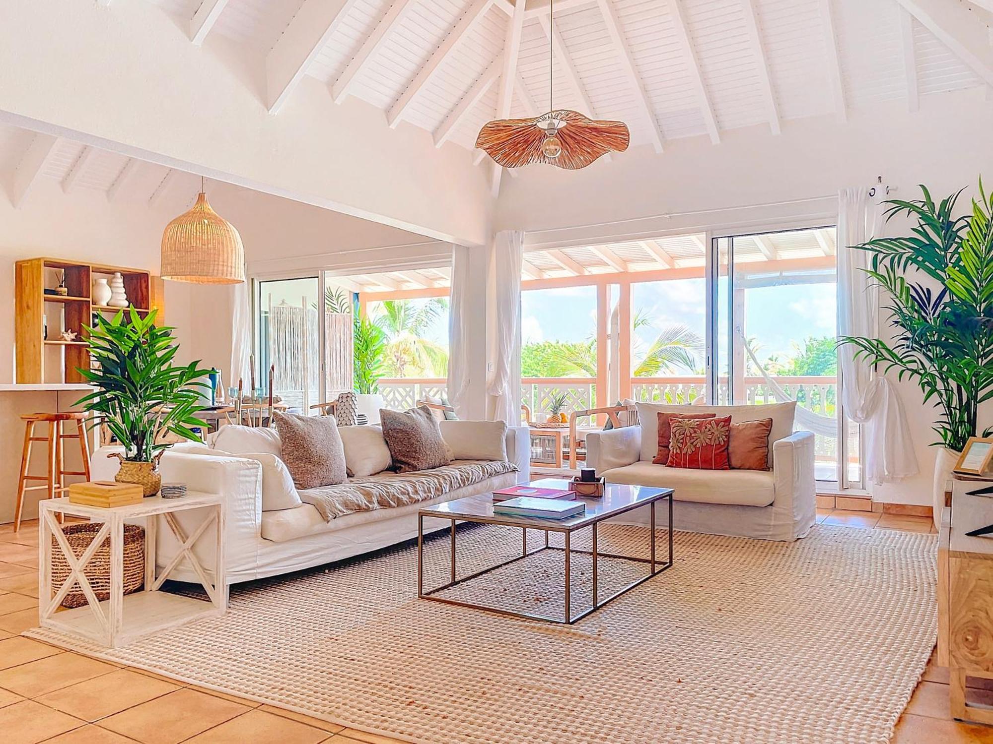 Sable Bleu Elegant 2-bedroom Oceanfront Orient Bay
