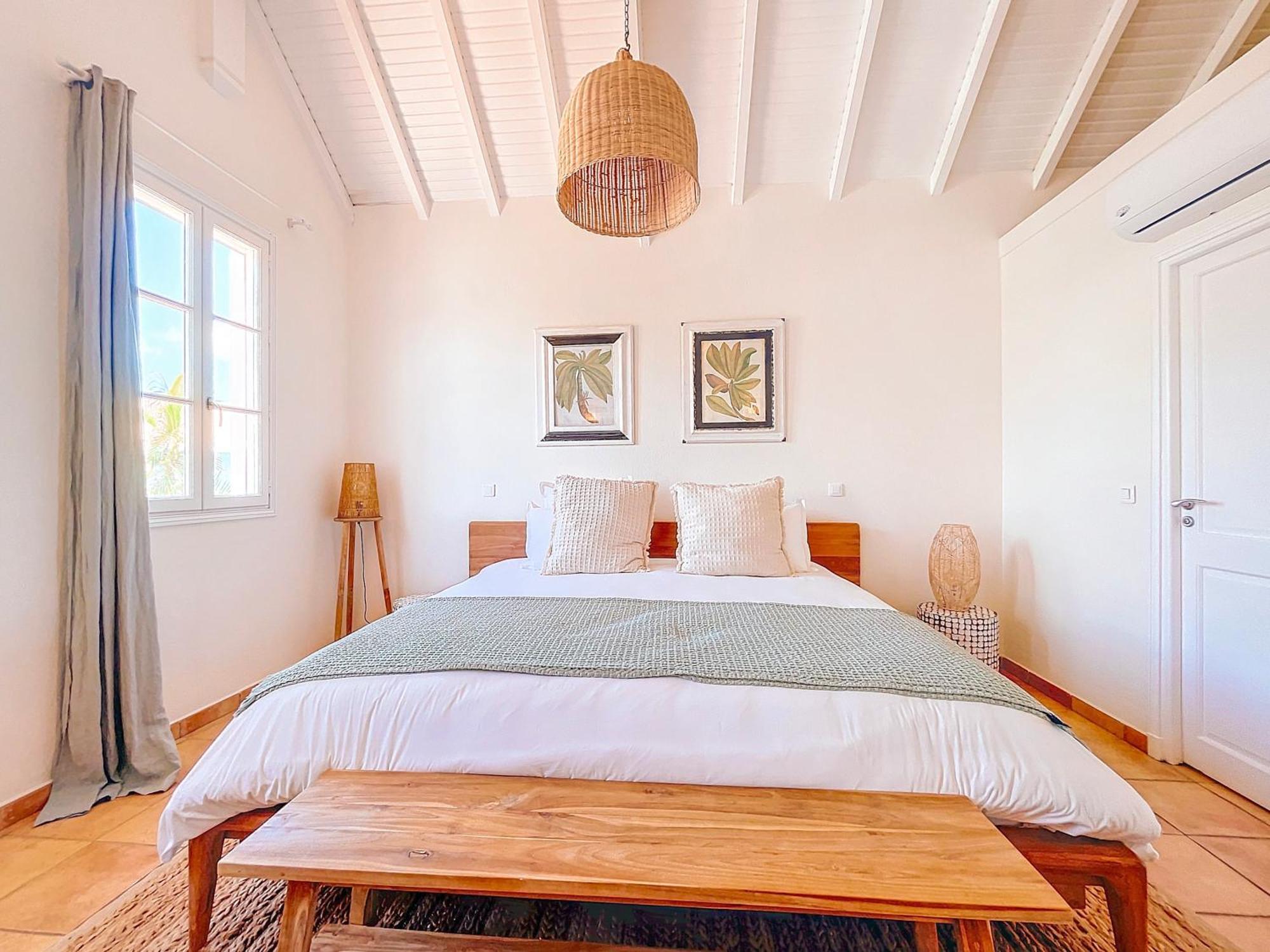 Sable Bleu Elegant 2-bedroom Oceanfront Orient Bay