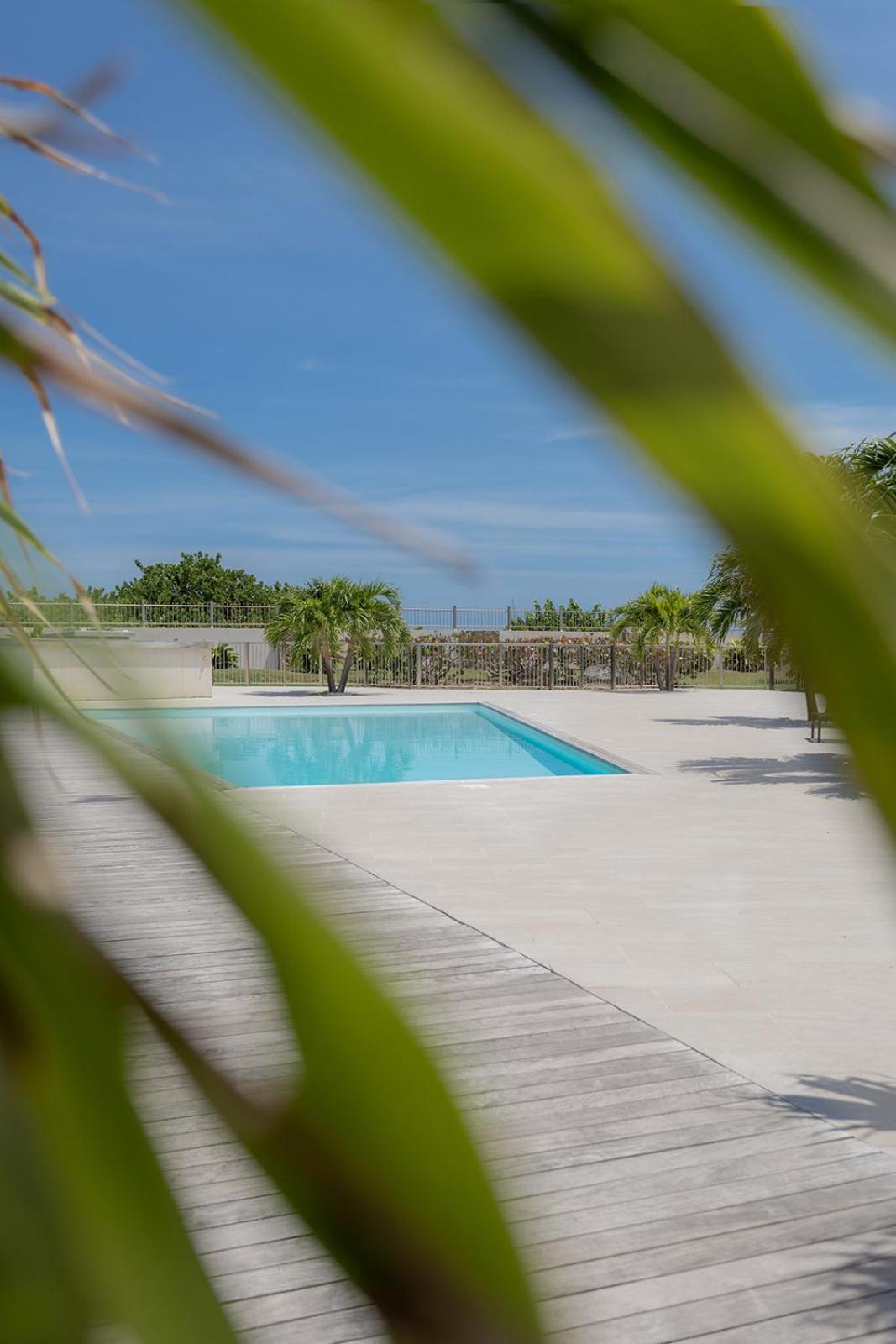 Sandy Apartment, 2 Bdr Right On The Beach! * Orient Bay