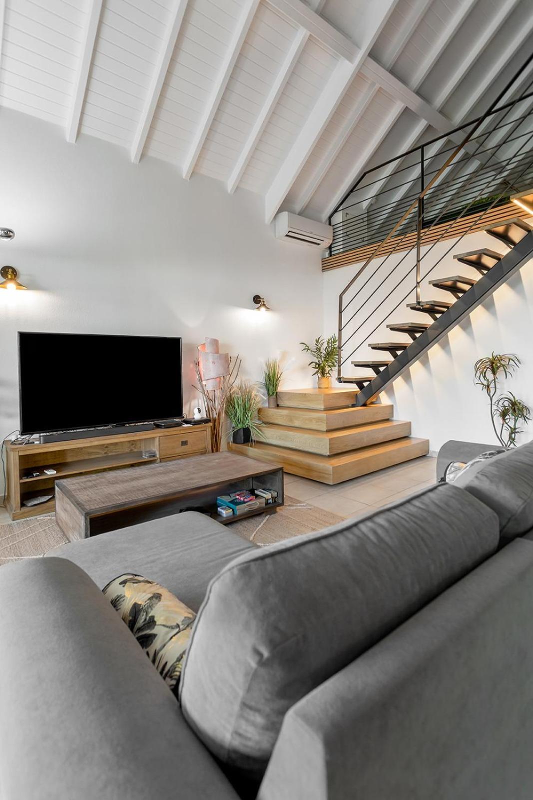 Apartment Sandy Apartment, 2 Bdr Right On The Beach! *
