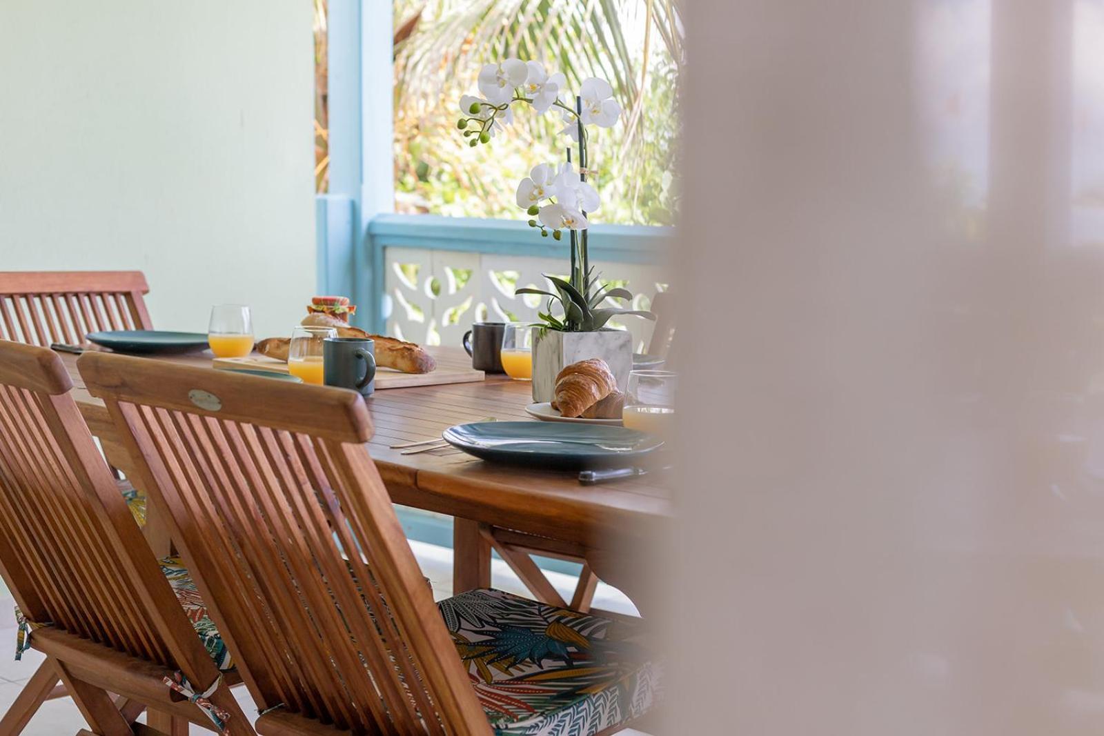 Apartment Sandy Apartment, 2 Bdr Right On The Beach!