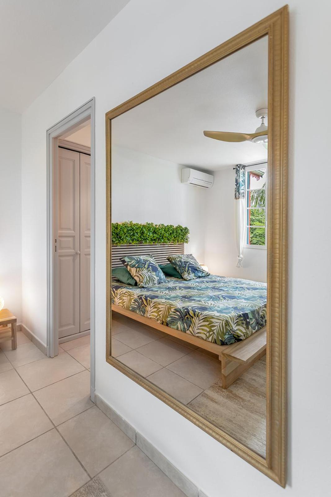 Sandy Apartment, 2 Bdr Right On The Beach! * Orient Bay