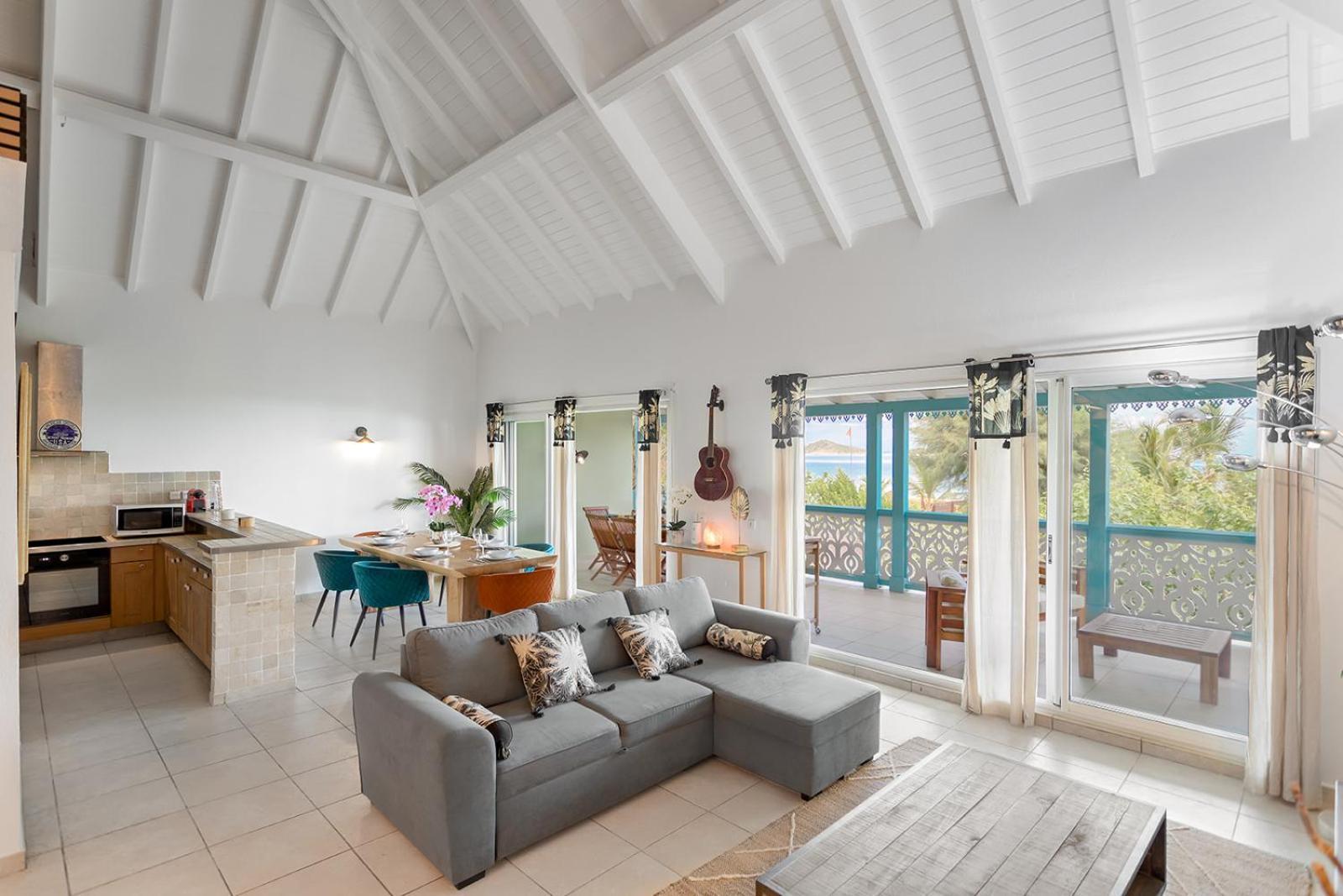 Sandy Apartment, 2 Bdr Right On The Beach! Orient Bay