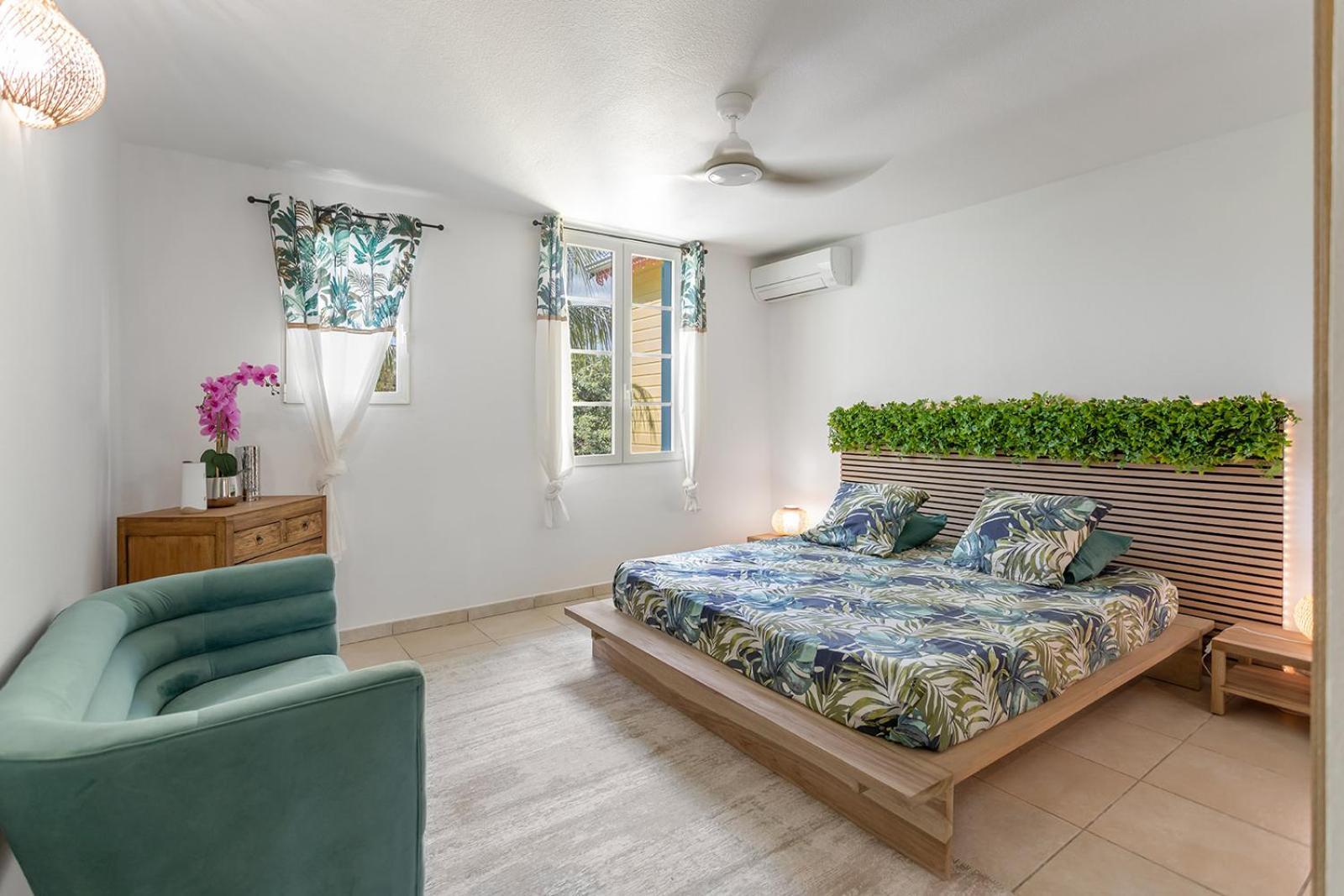 Sandy Apartment, 2 Bdr Right On The Beach!
