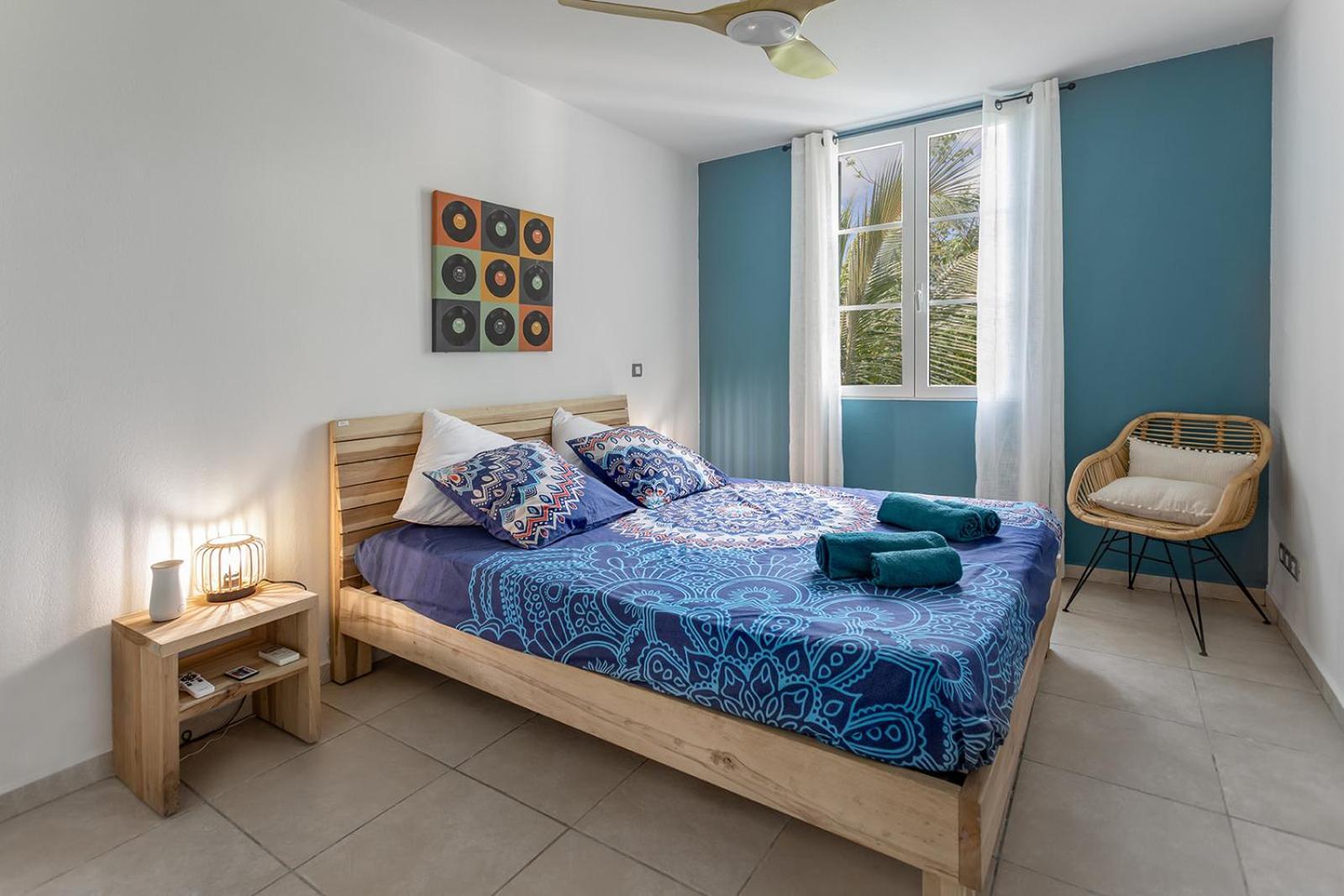 Sandy Apartment, 2 Bdr Right On The Beach!