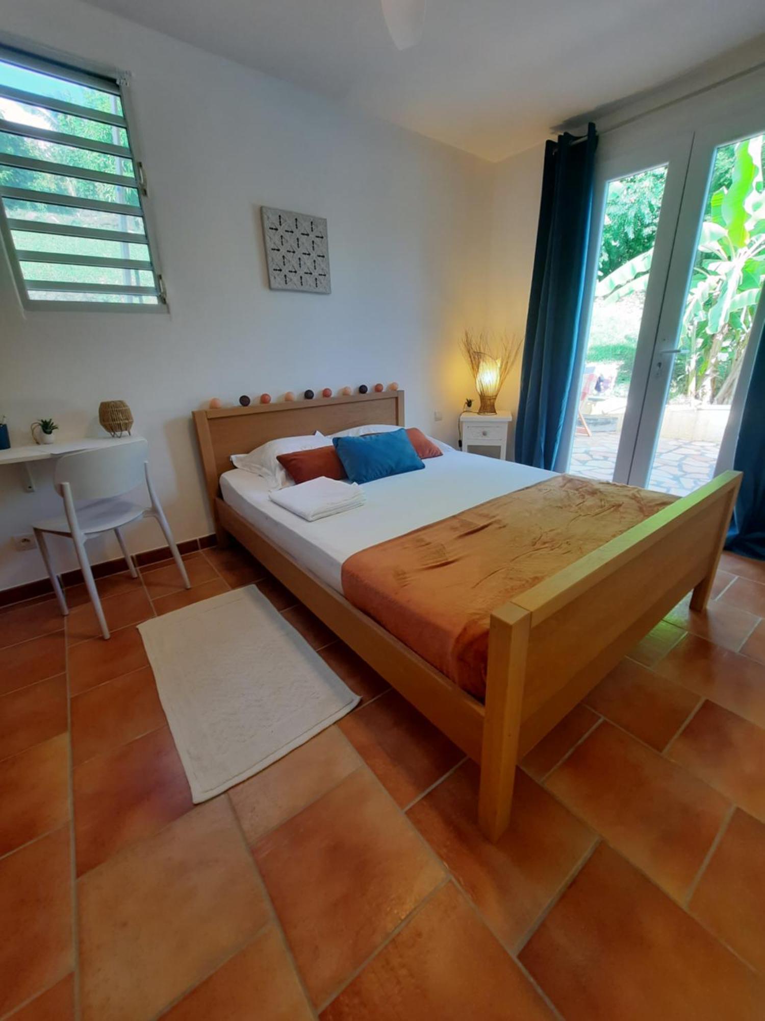 Independante Donnant Sur Piscine Bed & Breakfast Le Marin