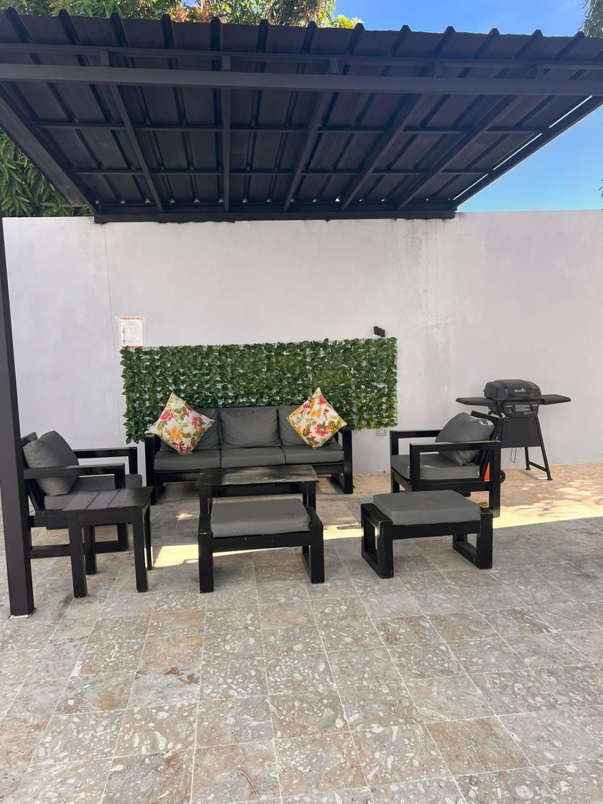 Crown Ll-guest Friendly-3 Bedrooms-pool-close To Everything! *