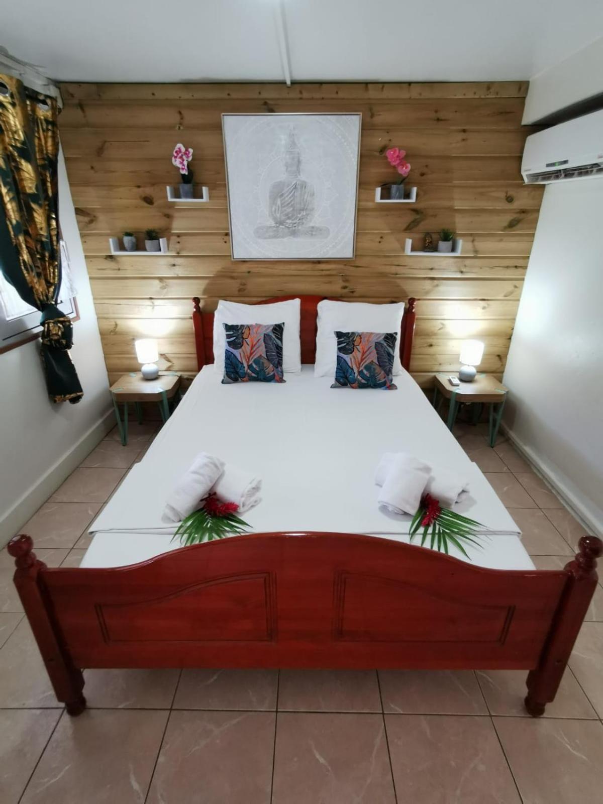 Les De La Lezarde Hotel