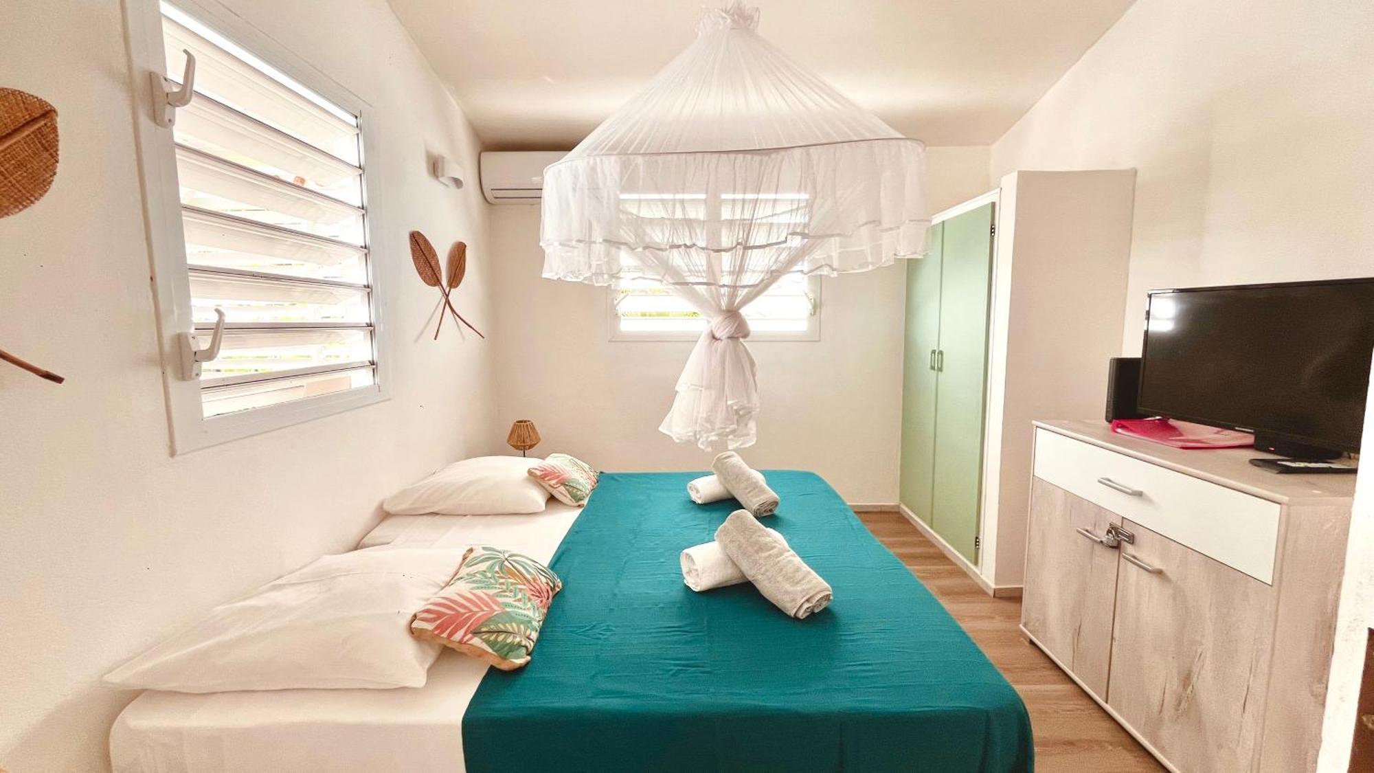 Holiday home Kaz 4 Plages - Acces Plages & Vue Deshaies