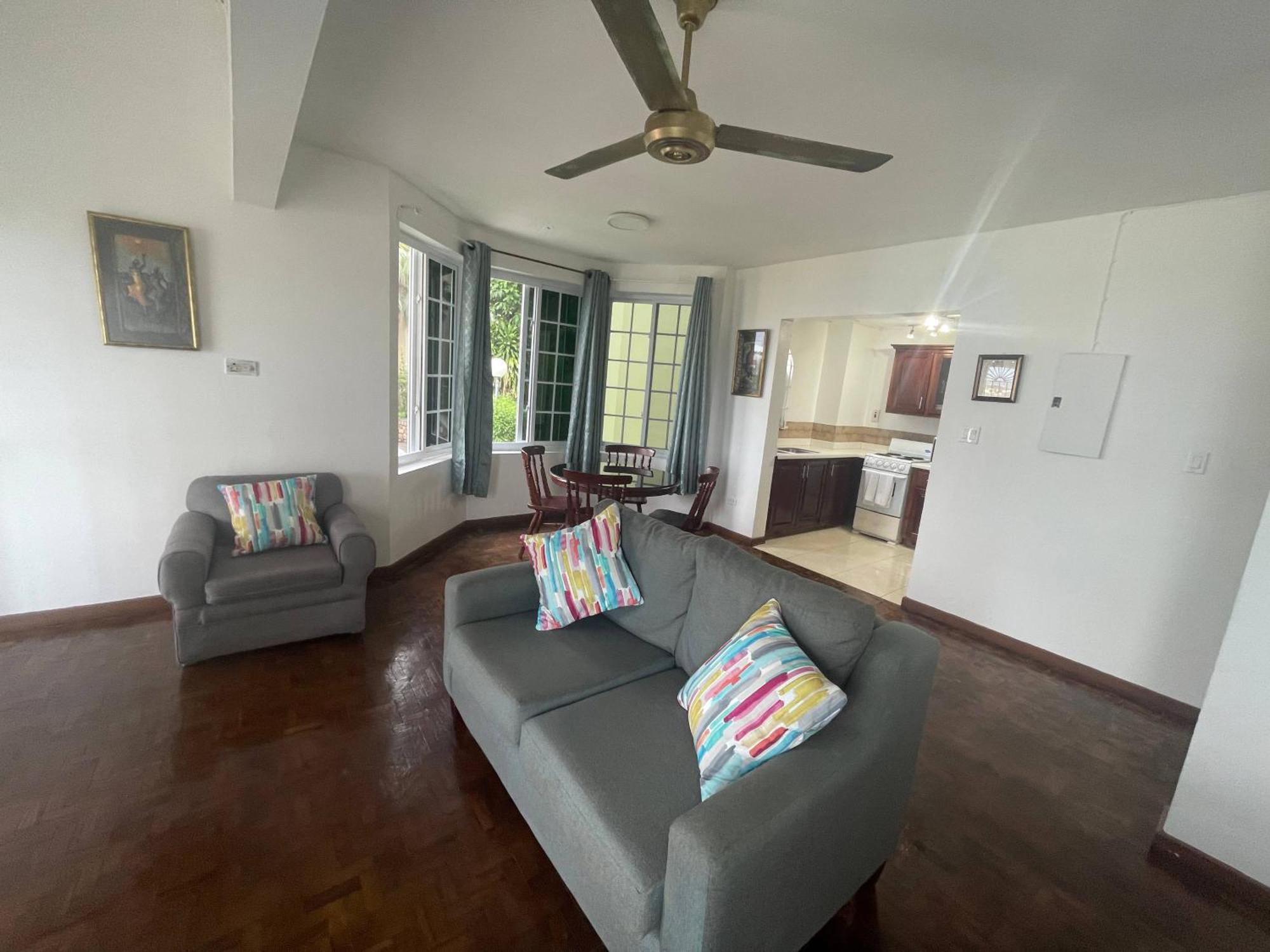 Oceanbreeze Jamaica Penthouse, 7-minute Walk To *