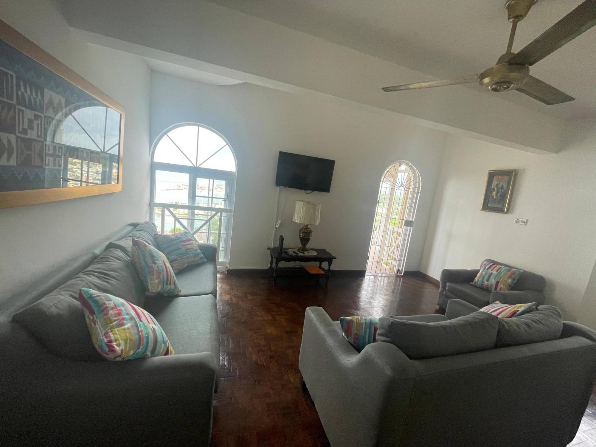 Oceanbreeze Jamaica Penthouse, 7-minute Walk To Ocho Rios
