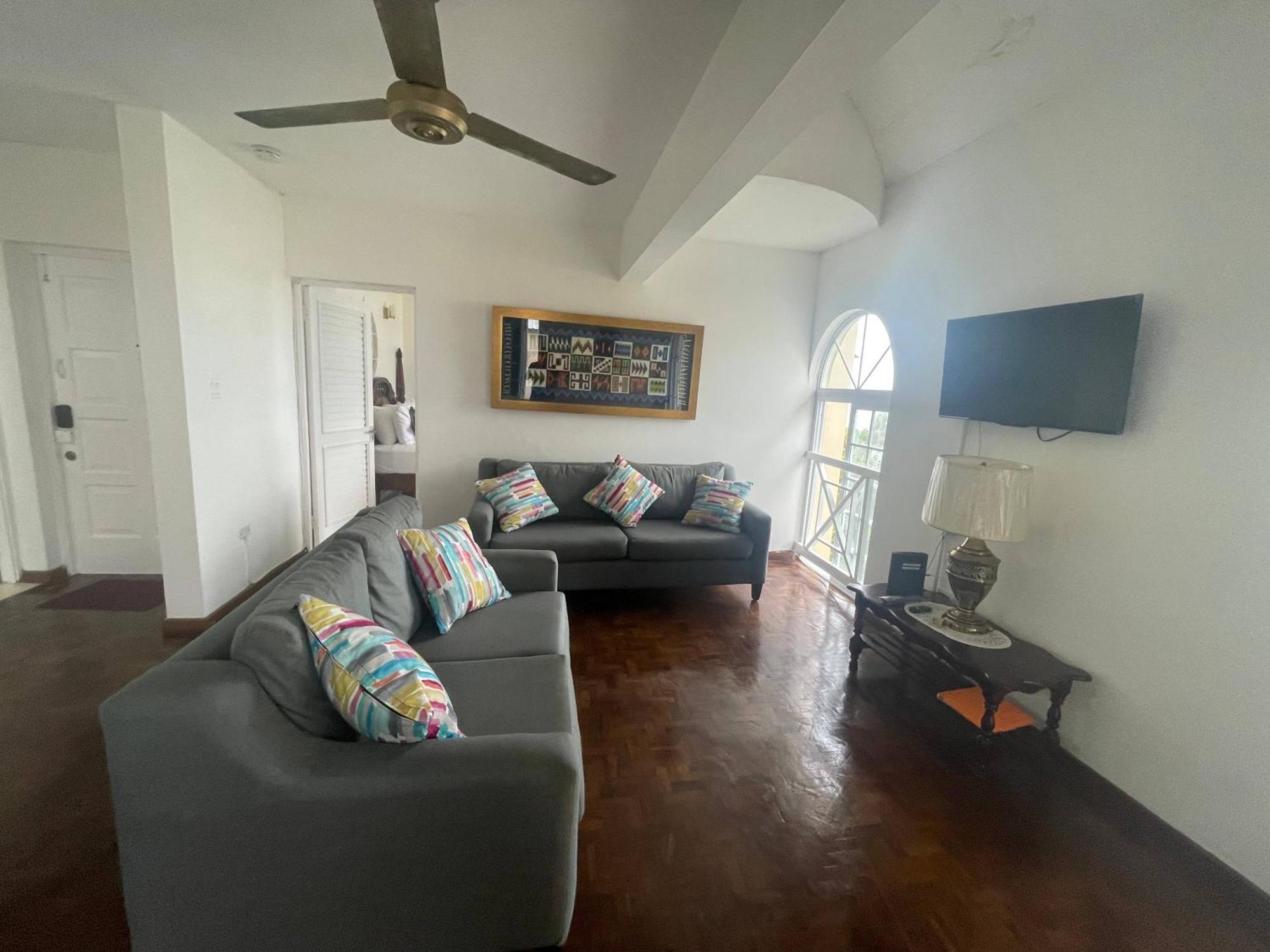 Oceanbreeze Jamaica Penthouse, 7-minute Walk To * Ocho Rios
